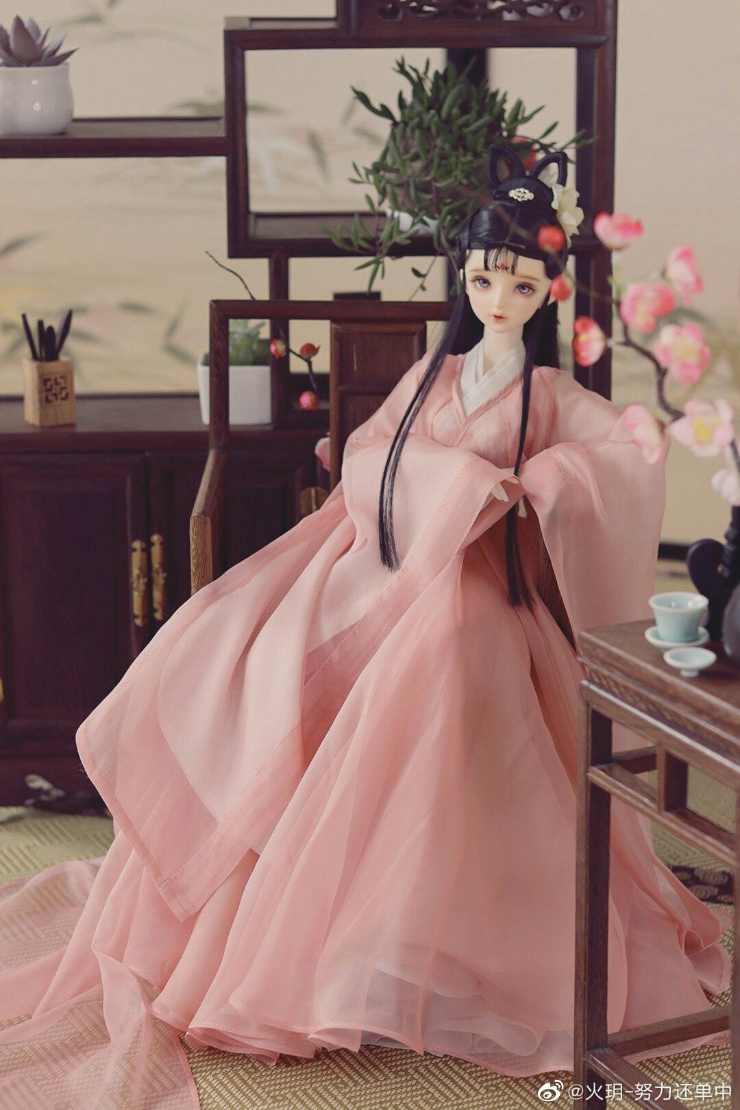 Silk Hanfu for Girls:The Essence of Traditional Chinese Elegance Silk Hanfu for Girls:The Essence of Traditional Chinese Elegance