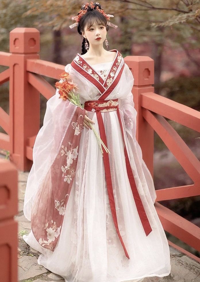 Chinese-Style Girls Tang Suit and Hanfu Fashion Chinese-Style Girls Tang Suit and Hanfu Fashion