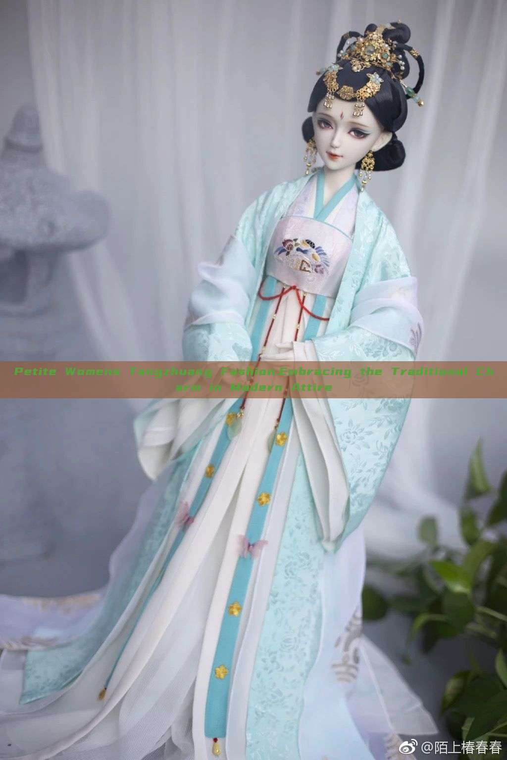Petite Womens Tangzhuang Fashion:Embracing the Traditional Charm in Modern Attire Petite Womens Tangzhuang Fashion:Embracing the Traditional Charm in Modern Attire