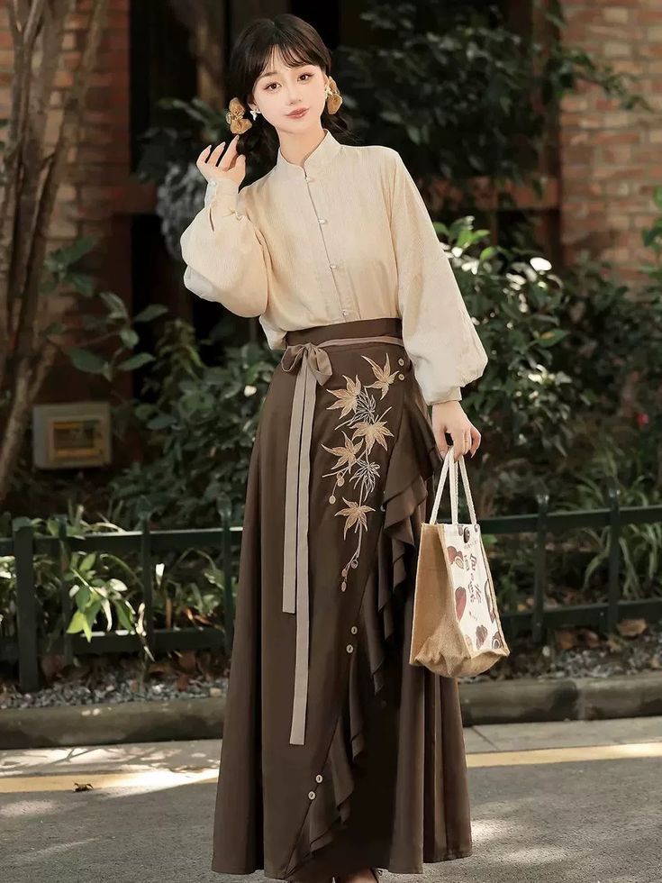 Embracing Traditional Elegance:The Brand of Qipao Women Embracing Traditional Elegance:The Brand of Qipao Women