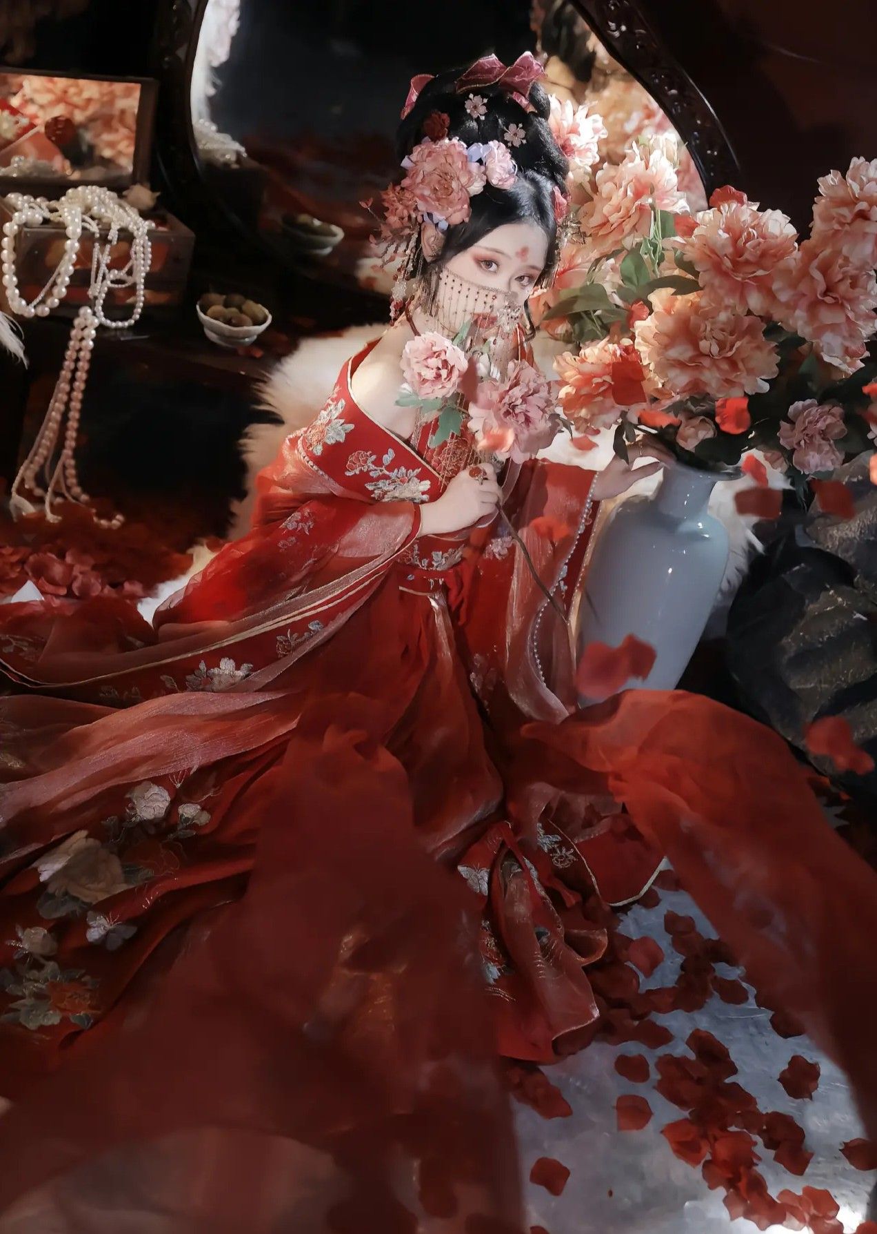 Red Girls Cheongsam:A Summer Look in Thin Fabric Red Girls Cheongsam:A Summer Look in Thin Fabric