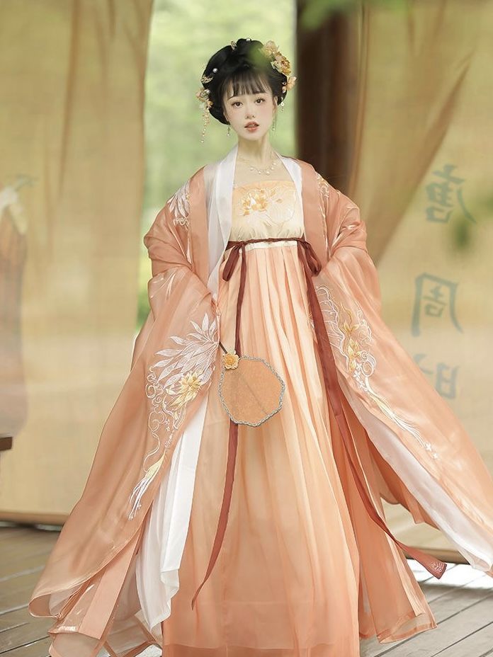 Creating Traditional Cheongsam with Pure Cotton Fabric Creating Traditional Cheongsam with Pure Cotton Fabric