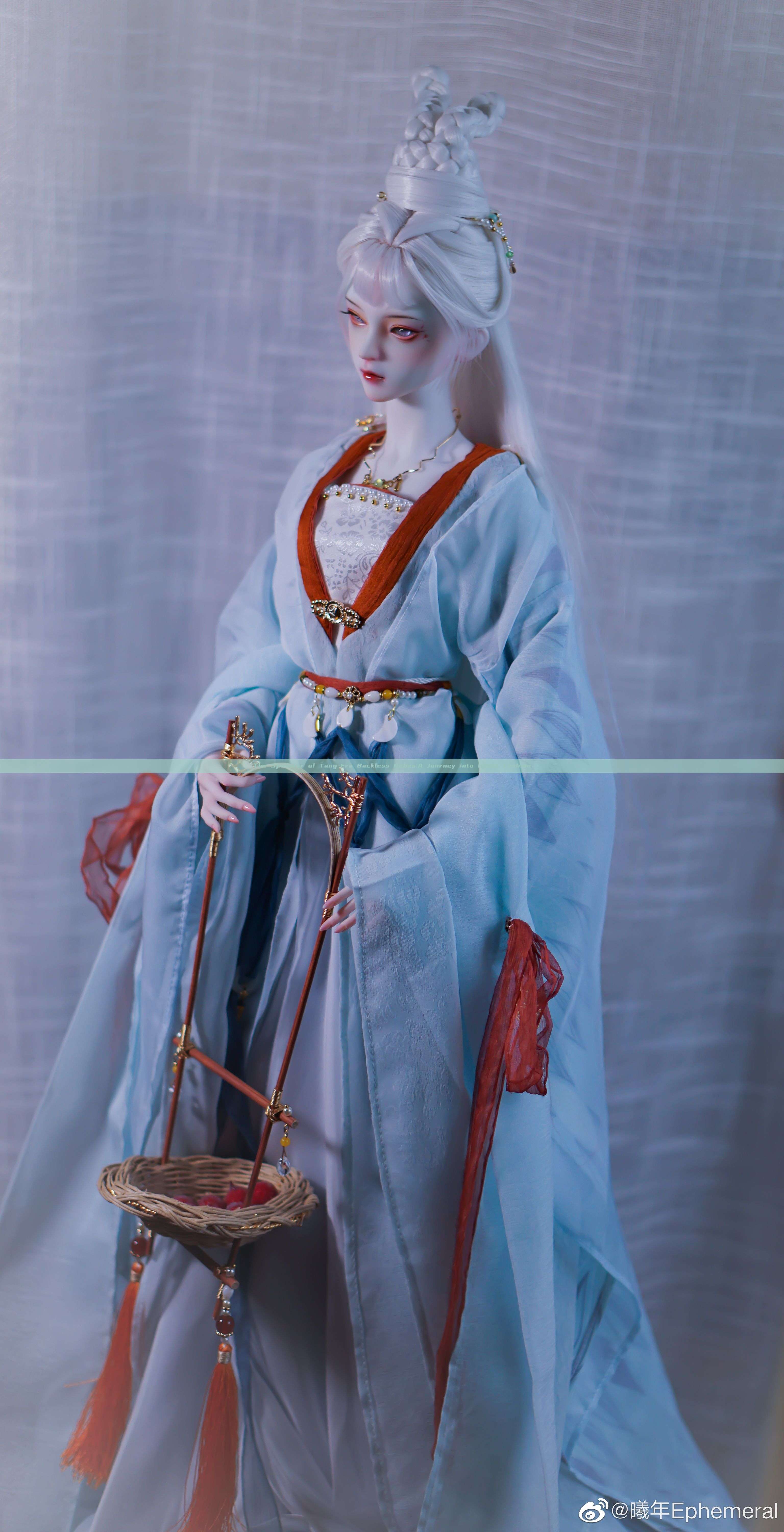 The Splendor of Tang-Era Backless Robes:A Journey into Hanfu Fashion The Splendor of Tang-Era Backless Robes:A Journey into Hanfu Fashion