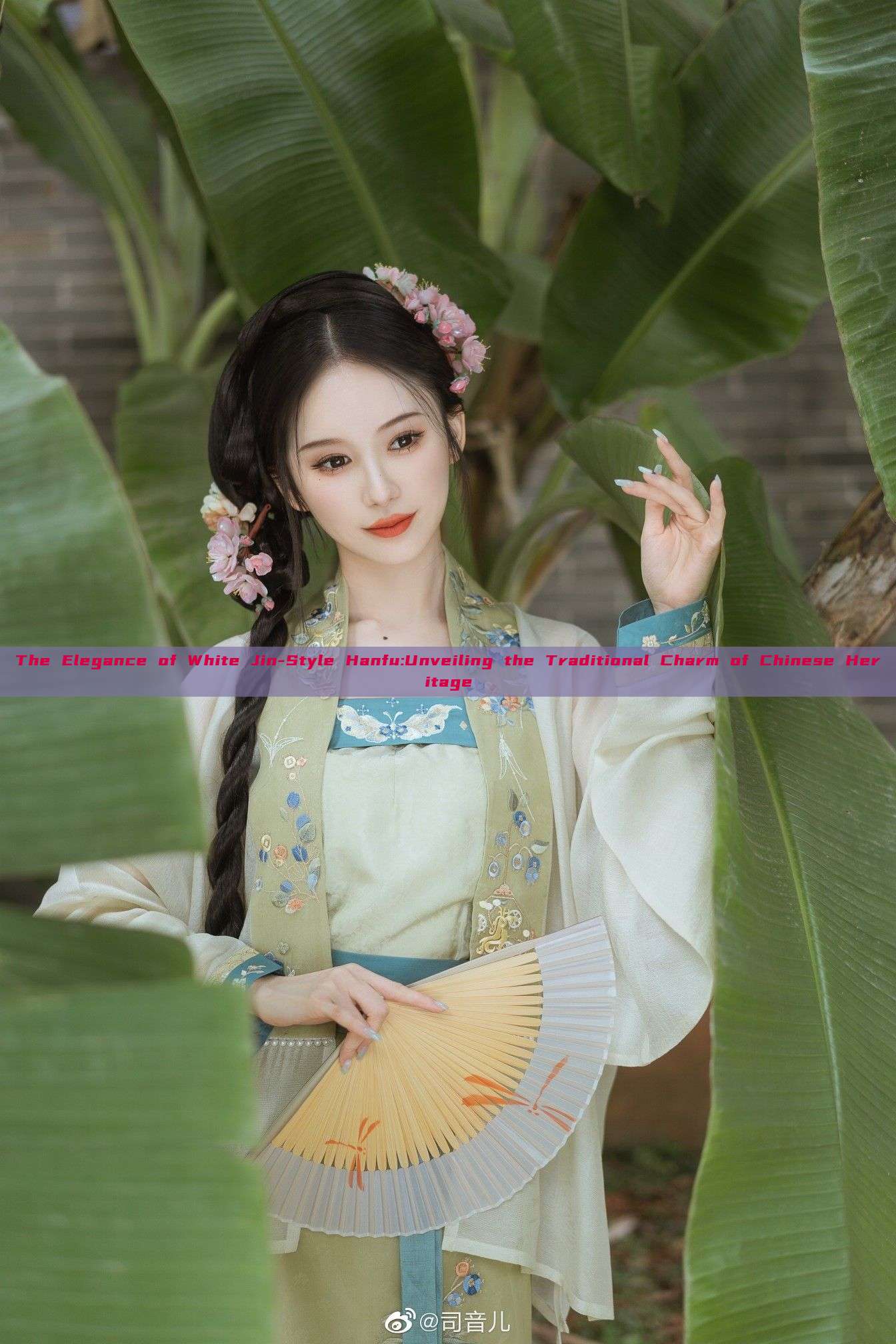 The Elegance of White Jin-Style Hanfu:Unveiling the Traditional Charm of Chinese Heritage The Elegance of White Jin-Style Hanfu:Unveiling the Traditional Charm of Chinese Heritage