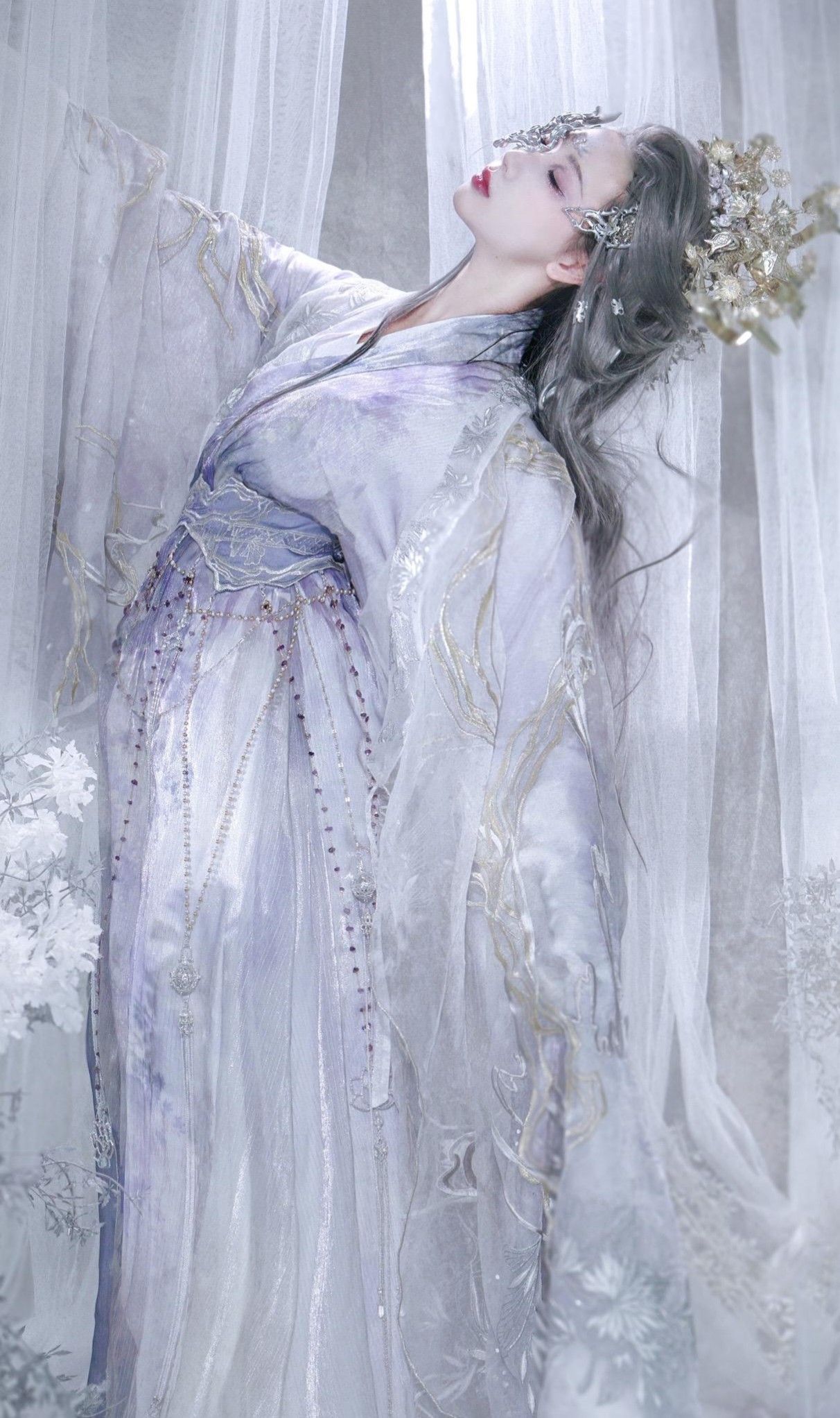 Exploring the World of Traditional Chinese Fashion:小豆蔻 and Her十三余 Hanfu Style Journey