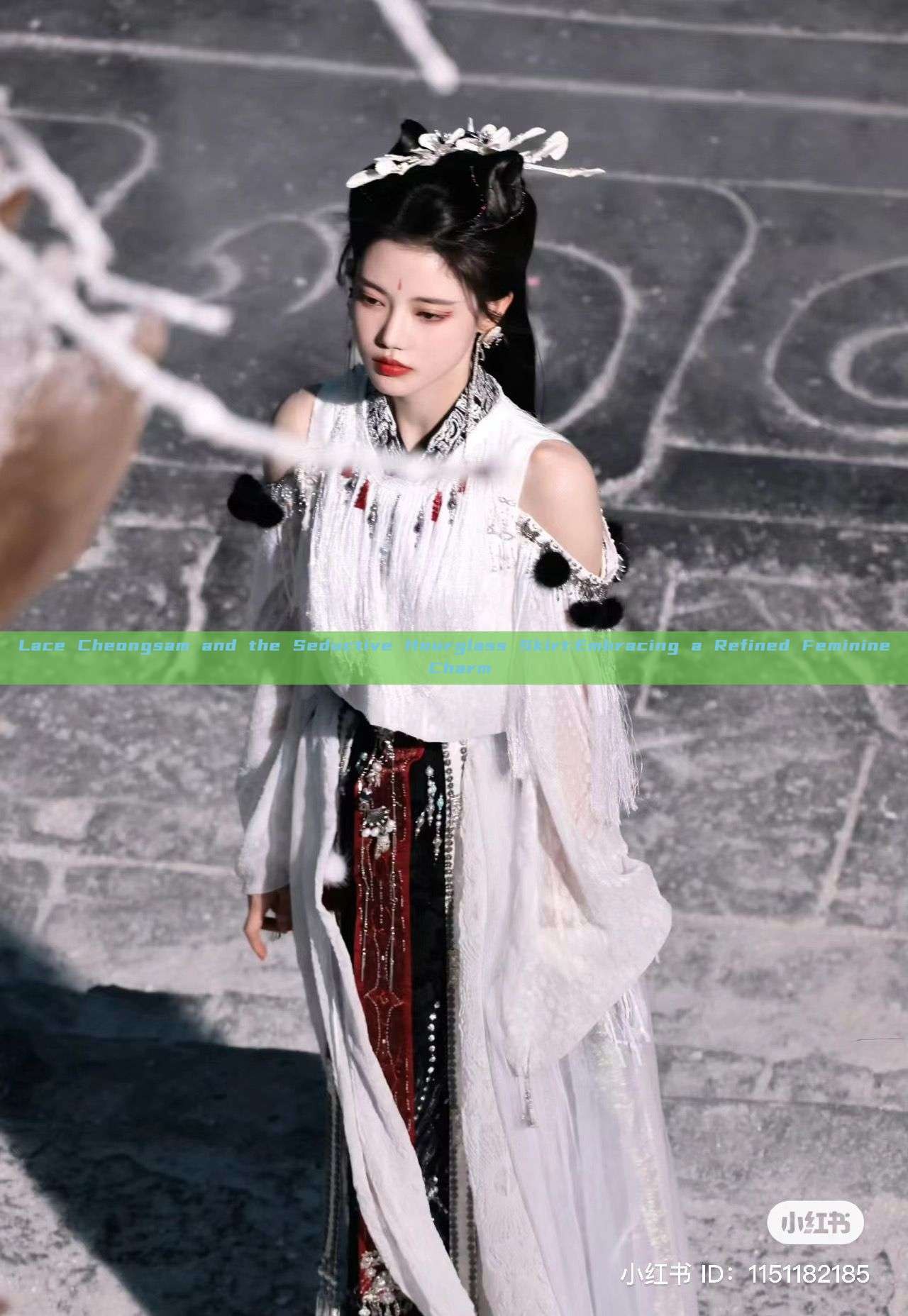 Lace Cheongsam and the Seductive Hourglass Skirt:Embracing a Refined Feminine Charm