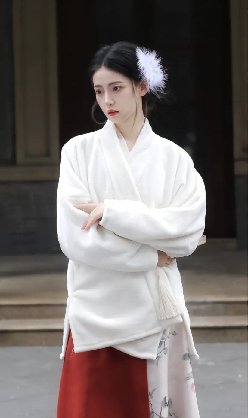 The Rise of Hanfu Fashion:A Closer Look at the Wide Straps of the汉服吊带 The Rise of Hanfu Fashion:A Closer Look at the Wide Straps of the汉服吊带