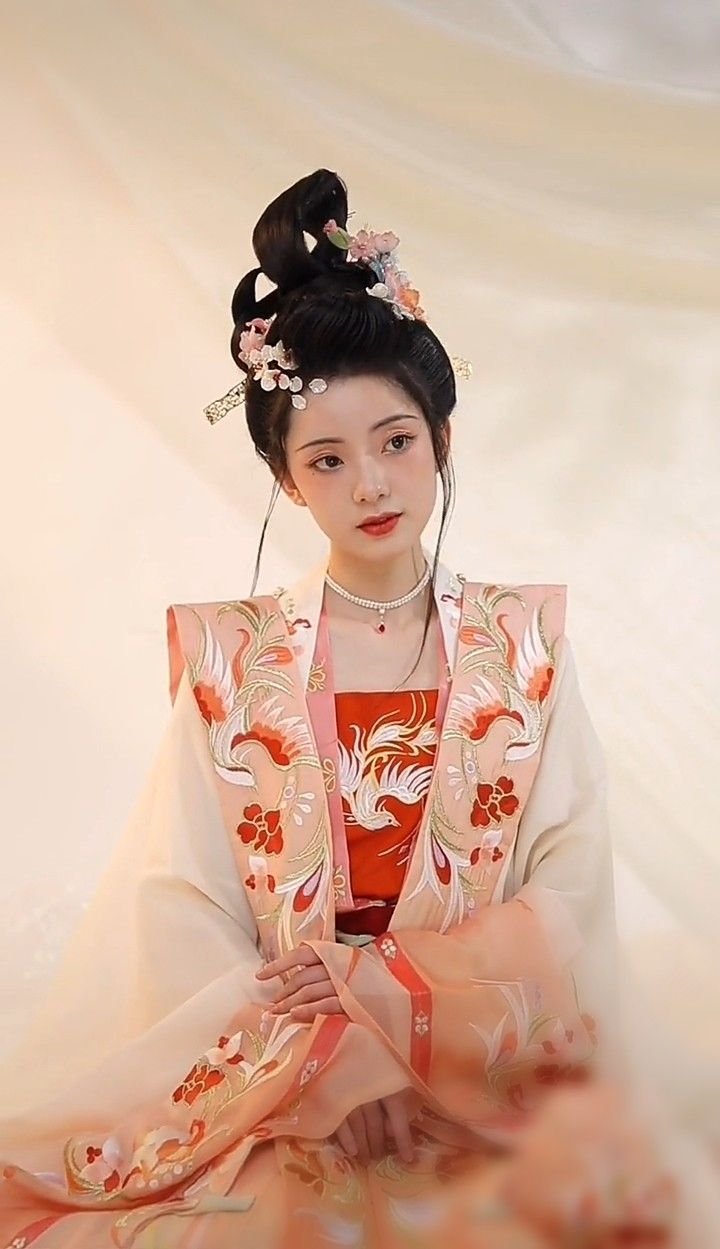 Embracing the New Neo-Chinese Cheongsam:A Modern Evolution of Traditional Elegance Embracing the New Neo-Chinese Cheongsam:A Modern Evolution of Traditional Elegance