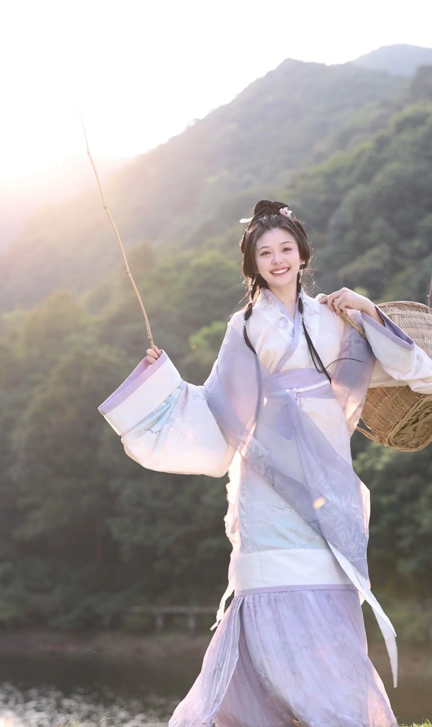 The Splendor of Hanfu:White Dew Not Yet Dispersed The Splendor of Hanfu:White Dew Not Yet Dispersed