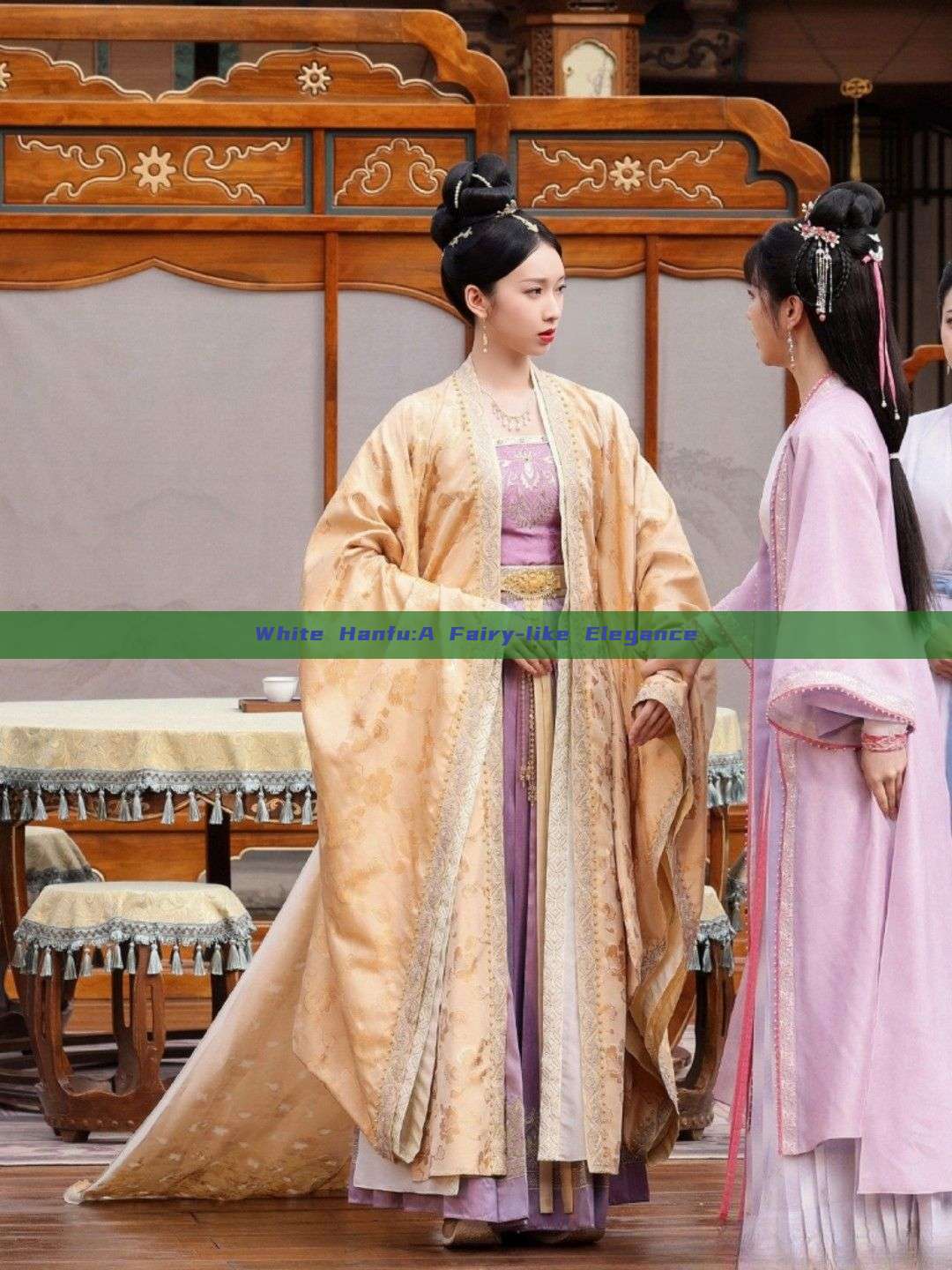 White Hanfu:A Fairy-like Elegance White Hanfu:A Fairy-like Elegance