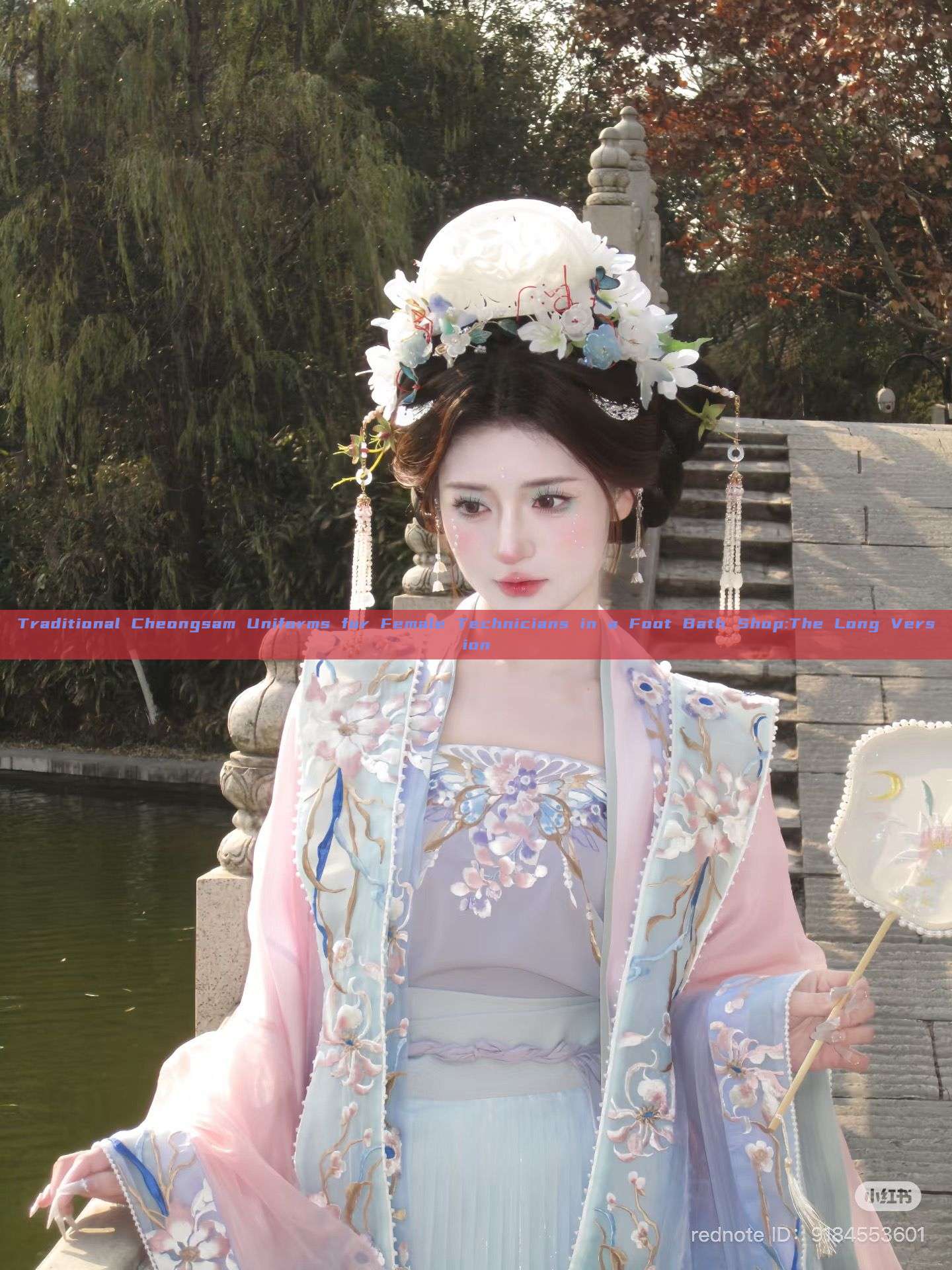 Traditional Cheongsam Uniforms for Female Technicians in a Foot Bath Shop:The Long Version Traditional Cheongsam Uniforms for Female Technicians in a Foot Bath Shop:The Long Version