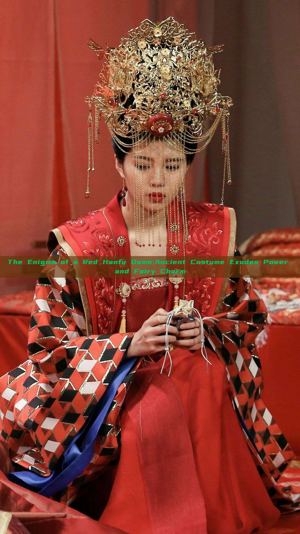 The Enigma of a Red Hanfu Dame:Ancient Costume Exudes Power and Fairy Charm The Enigma of a Red Hanfu Dame:Ancient Costume Exudes Power and Fairy Charm