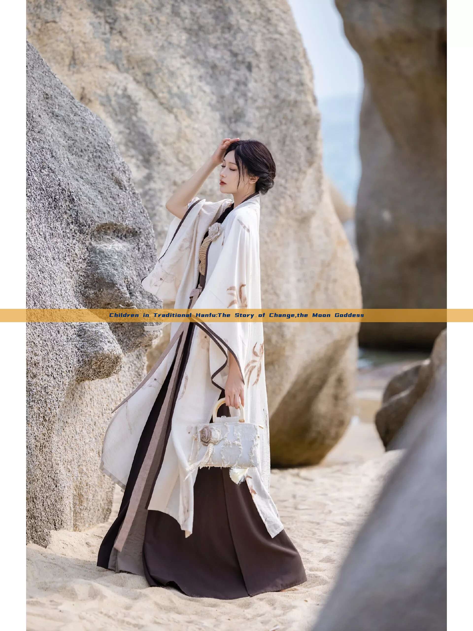 Children in Traditional Hanfu:The Story of Change,the Moon Goddess Children in Traditional Hanfu:The Story of Change,the Moon Goddess