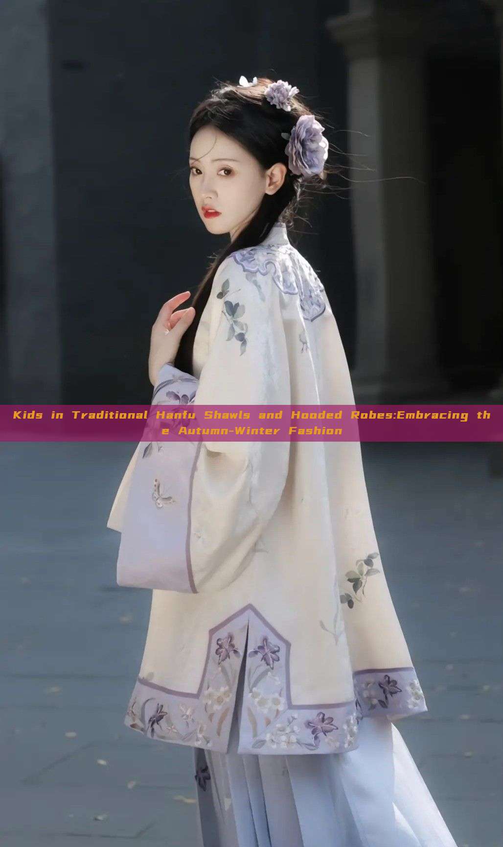 Kids in Traditional Hanfu Shawls and Hooded Robes:Embracing the Autumn-Winter Fashion Kids in Traditional Hanfu Shawls and Hooded Robes:Embracing the Autumn-Winter Fashion