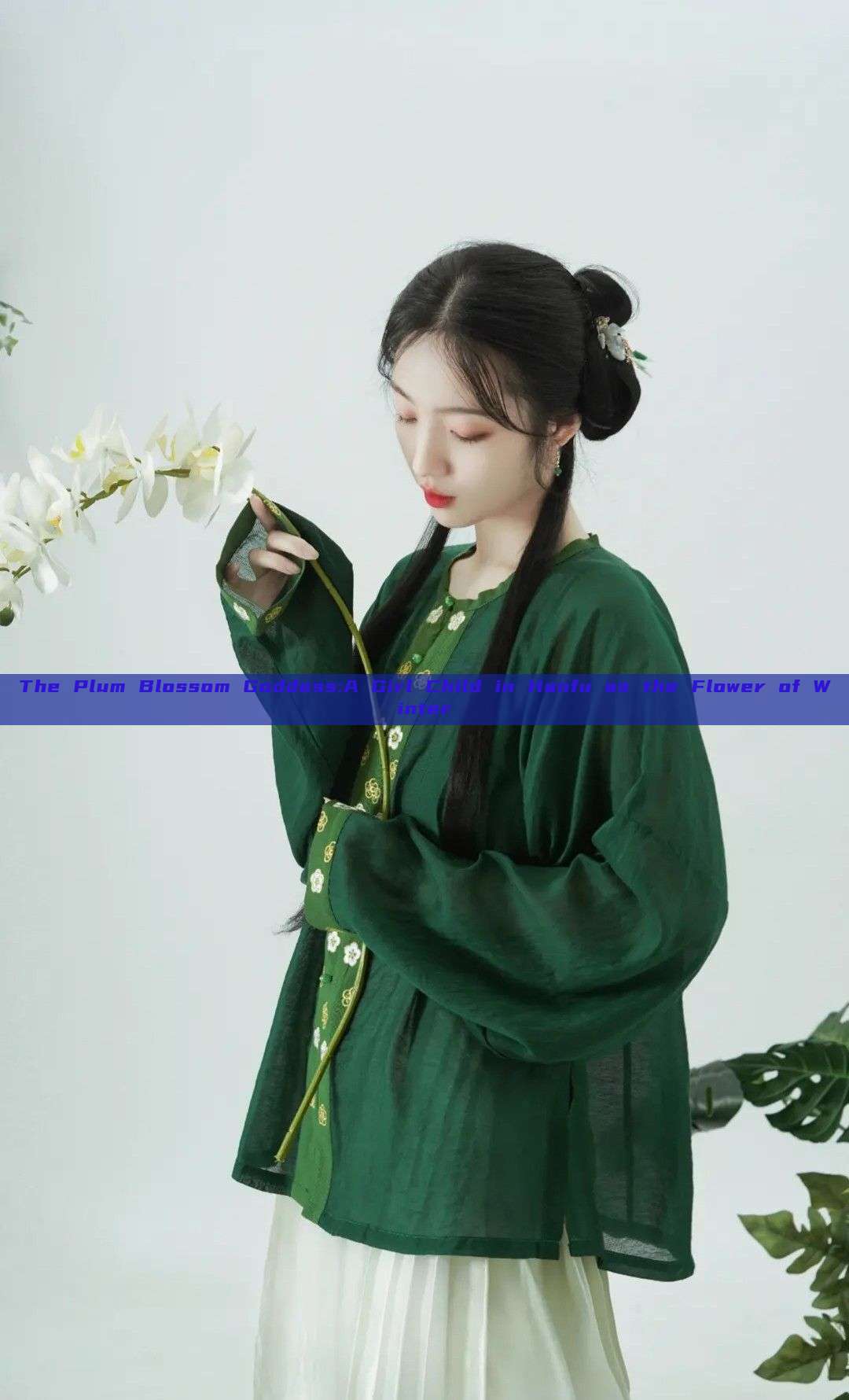 The Plum Blossom Goddess:A Girl Child in Hanfu as the Flower of Winter