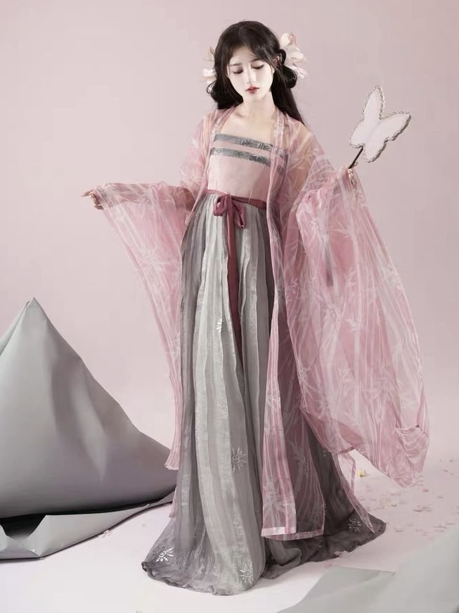 Embracing the Charm of Cheongsam:A Guide for Short Girls with a Height of 155cm Embracing the Charm of Cheongsam:A Guide for Short Girls with a Height of 155cm