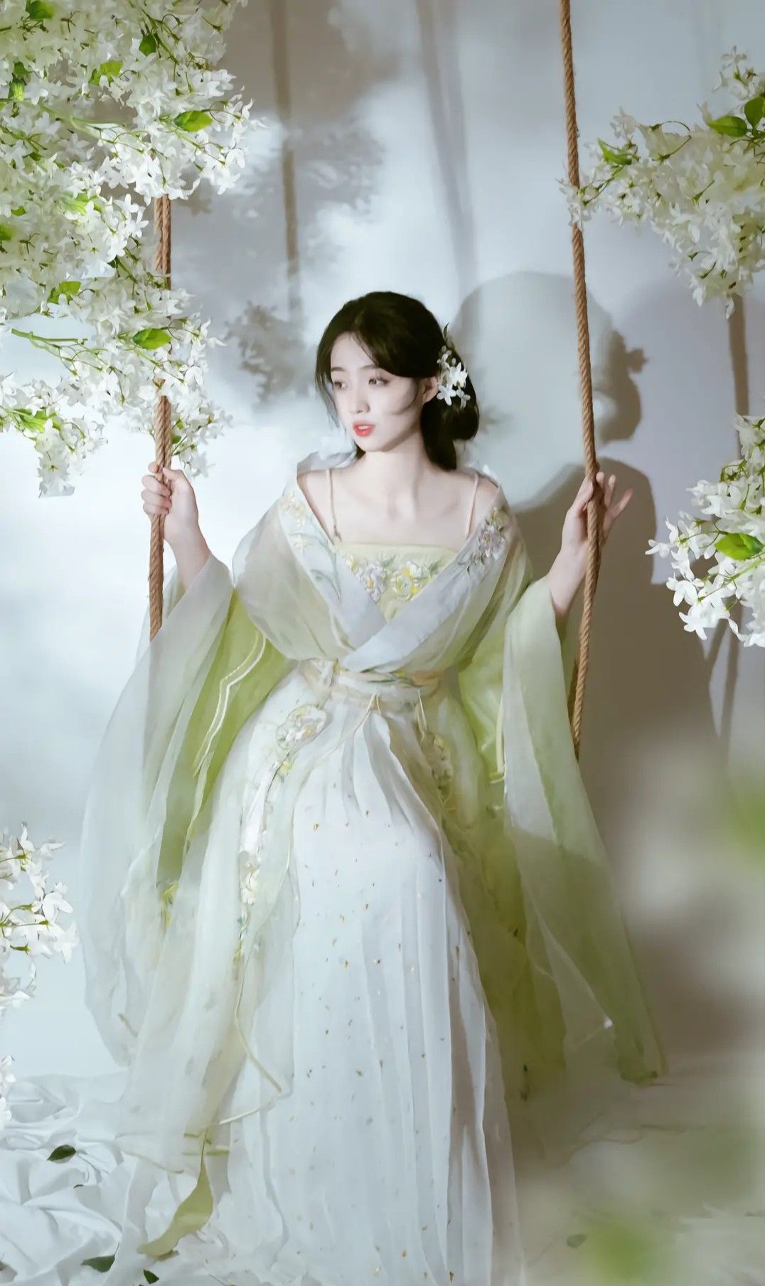 Innovating the Classic:The New 2024 Revamped Long Cheongsam Innovating the Classic:The New 2024 Revamped Long Cheongsam