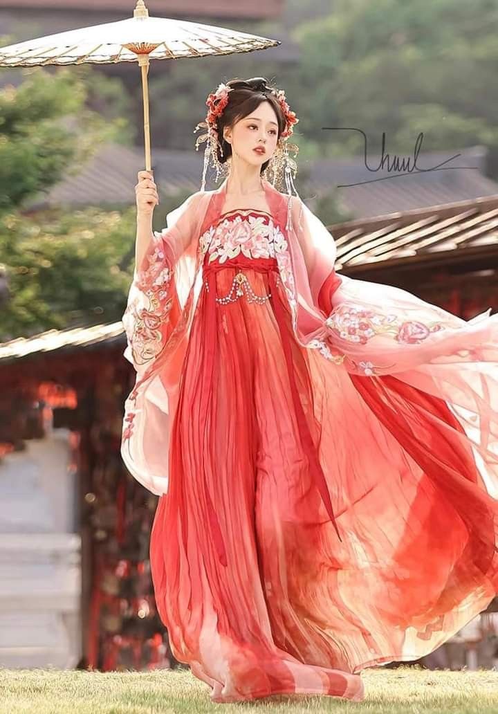 Winter Elegance in Hanfu Cheongsam:The Revival of Traditional Chinese Clothing Winter Elegance in Hanfu Cheongsam:The Revival of Traditional Chinese Clothing