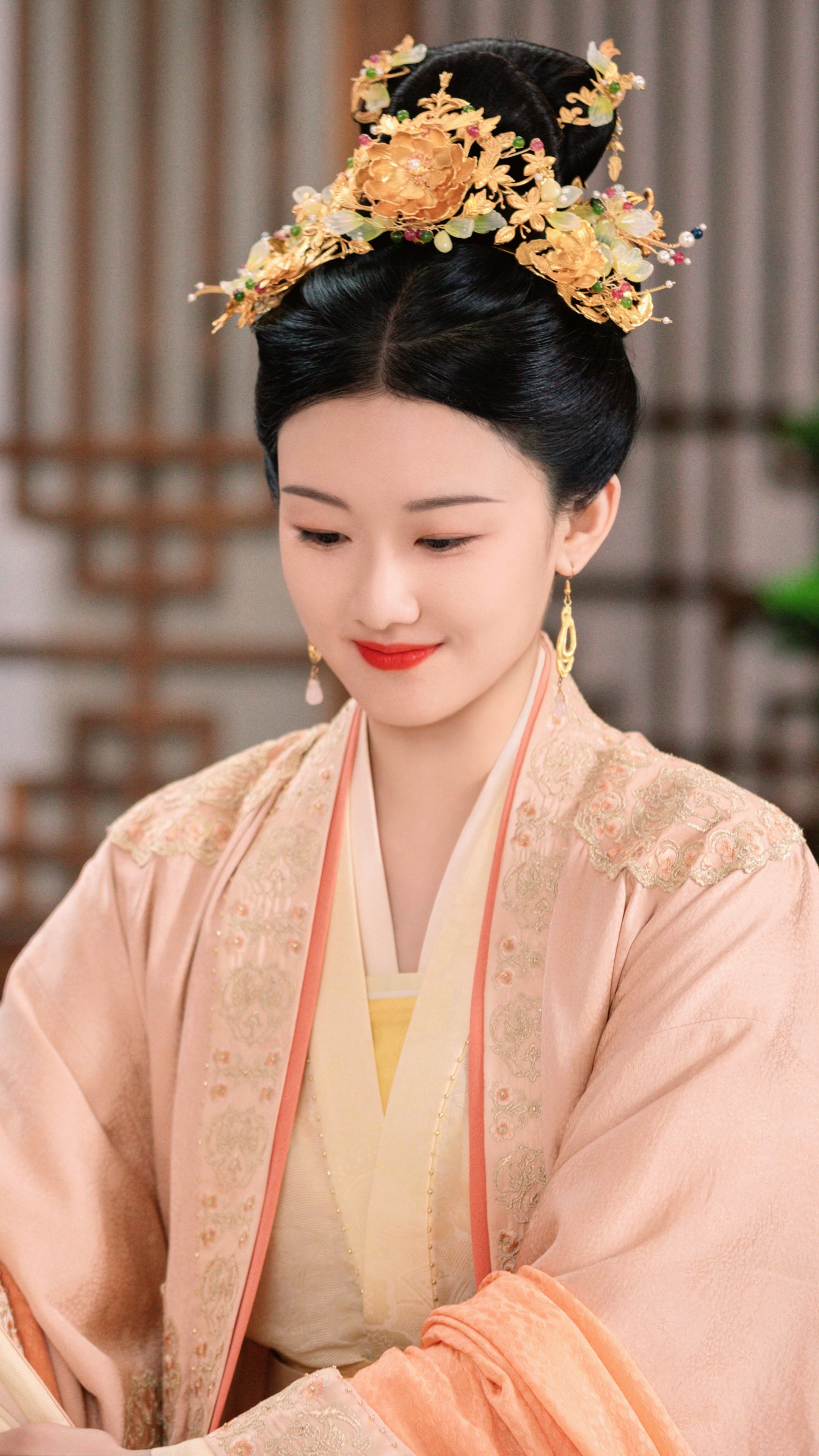 Dancing in the Past:The Splendid World of Hanfu Classical Dance Dancing in the Past:The Splendid World of Hanfu Classical Dance