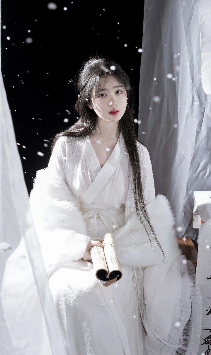 Trendy Hanfu Costumes for Petite Women:The New 2025 Collection Trendy Hanfu Costumes for Petite Women:The New 2025 Collection