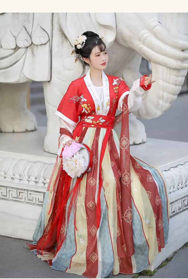 Reinventing the Cheongsam:A Guide to Layering and Modernizing the Classic Two-Piece Ensemble