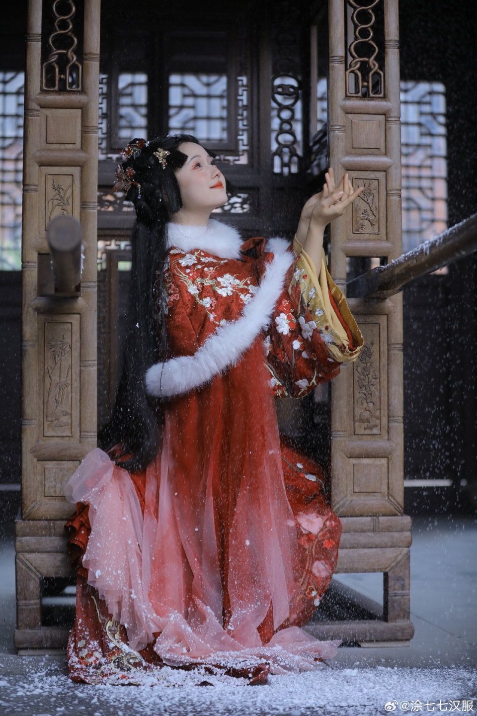 Winter Hanfu in the Song Dynasty:A Glimpse into Traditional Chinese Clothing Winter Hanfu in the Song Dynasty:A Glimpse into Traditional Chinese Clothing