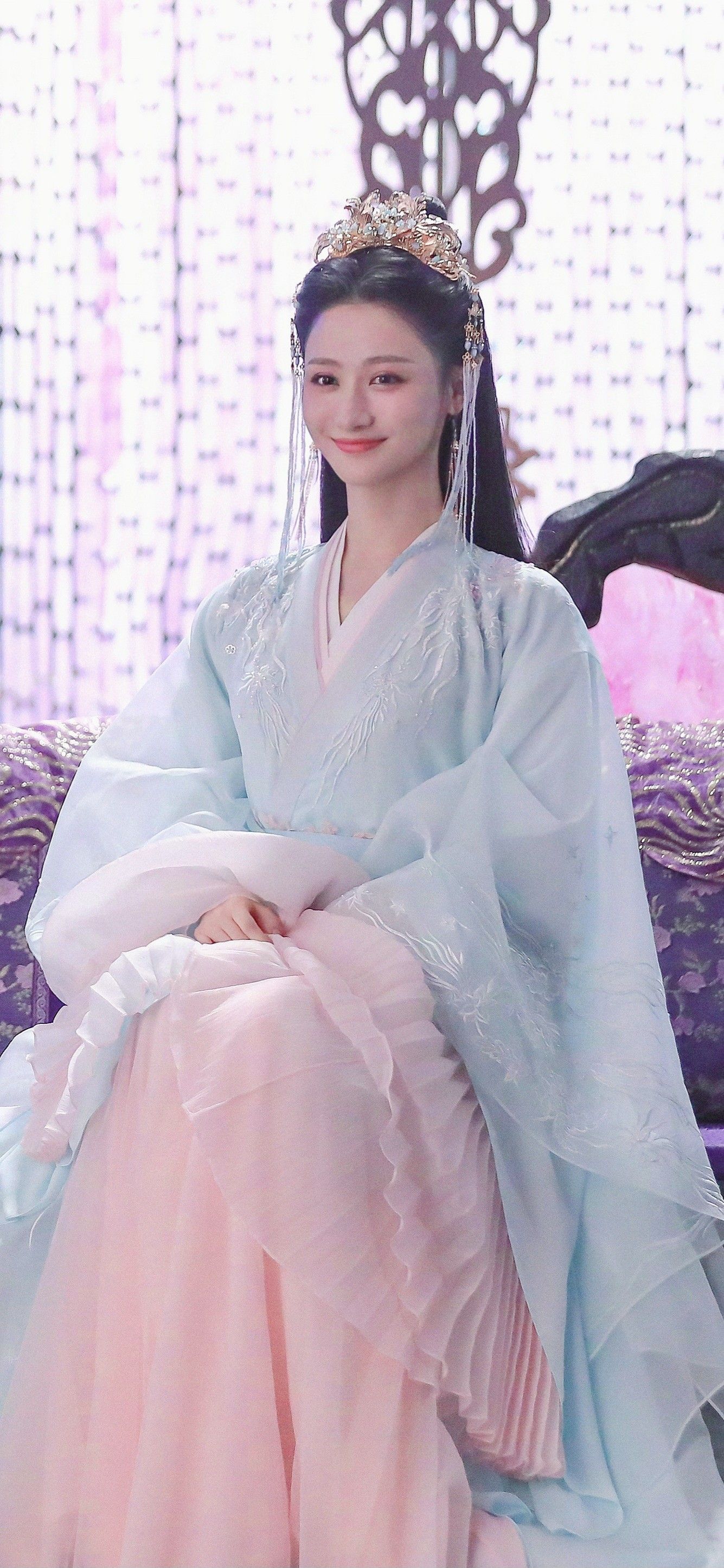 The Slimming Effect of Red Cheongsam:Embracing the Traditional Elegance The Slimming Effect of Red Cheongsam:Embracing the Traditional Elegance