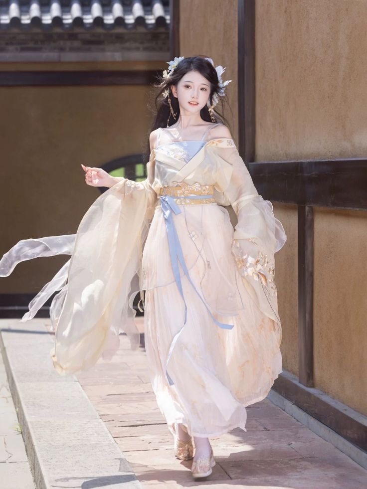 Summer in a Thin Red Cheongsam:A Stylish and Comfortable Choice Summer in a Thin Red Cheongsam:A Stylish and Comfortable Choice