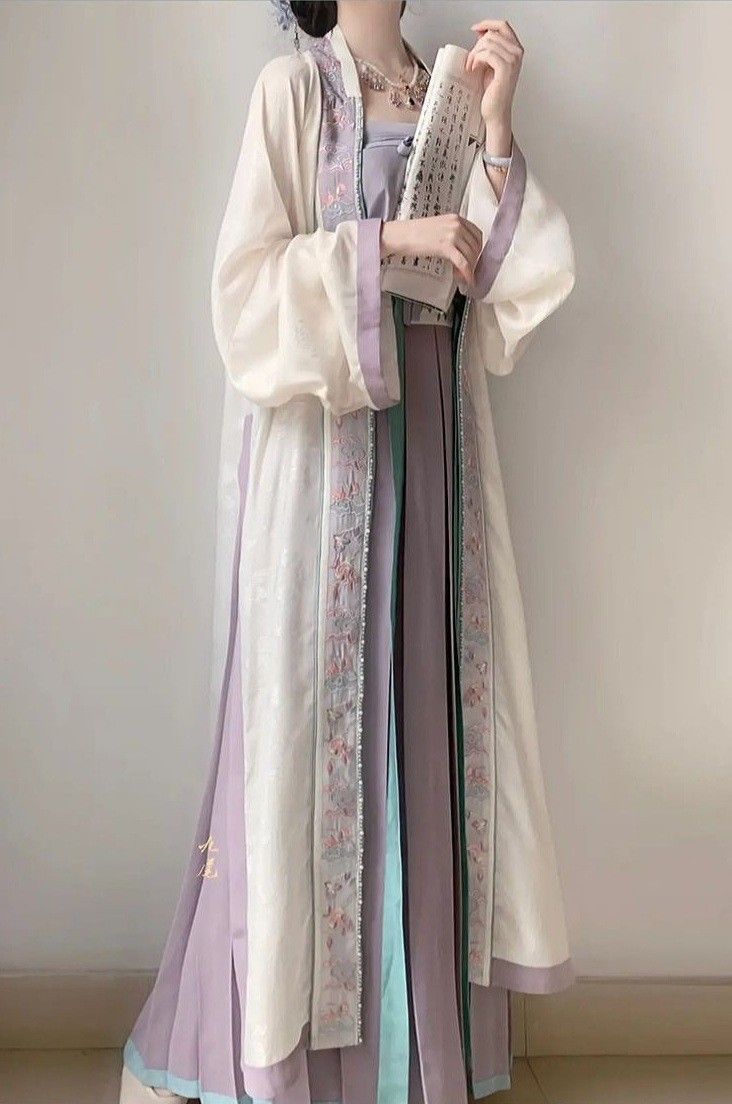 The Rise of Cheongsam-Inspired Bubble Sleeve Dress:A Blend of Traditional Elegance and Modern Charm
