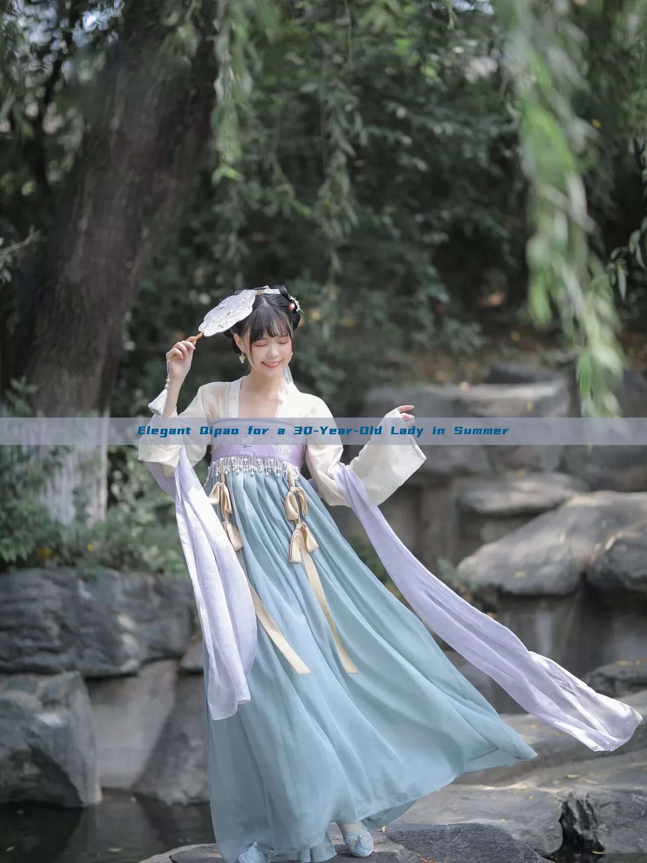 Elegant Qipao for a 30-Year-Old Lady in Summer Elegant Qipao for a 30-Year-Old Lady in Summer