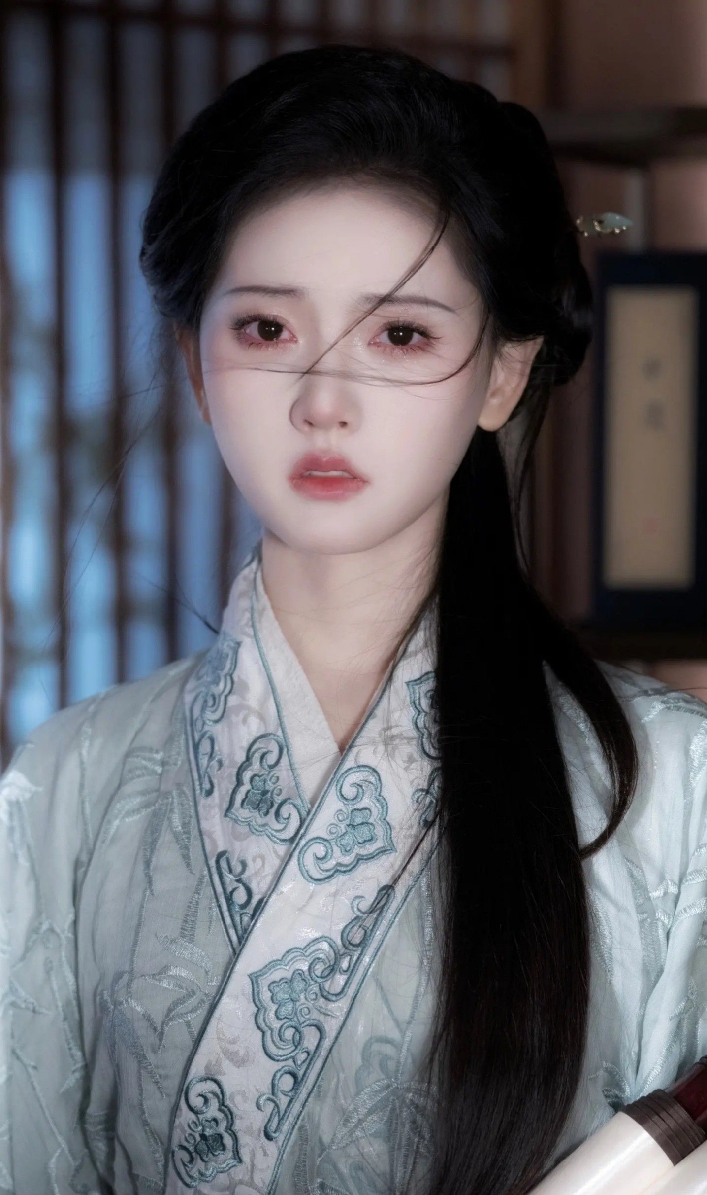 Umbrella Props in Traditional Chinese Hanfu Fashion:A Cultural Exploration Umbrella Props in Traditional Chinese Hanfu Fashion:A Cultural Exploration