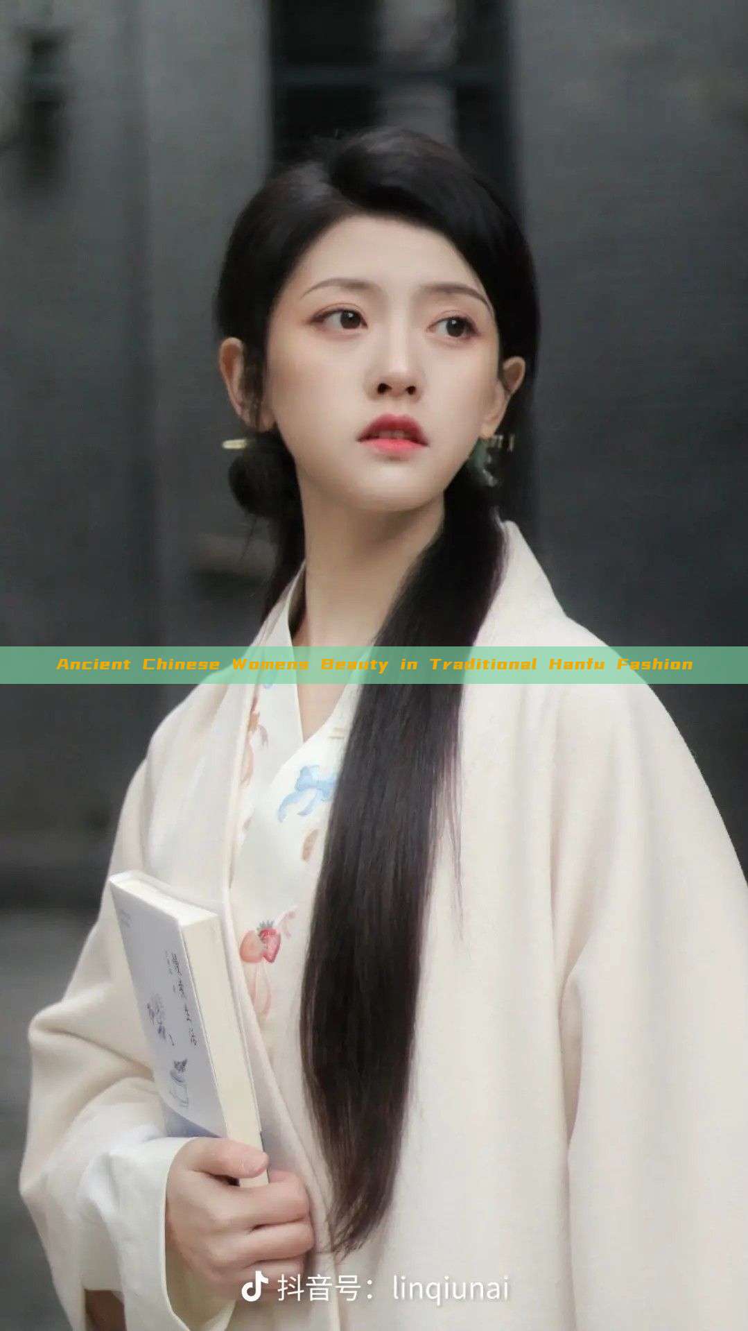 Ancient Chinese Womens Beauty in Traditional Hanfu Fashion Ancient Chinese Womens Beauty in Traditional Hanfu Fashion