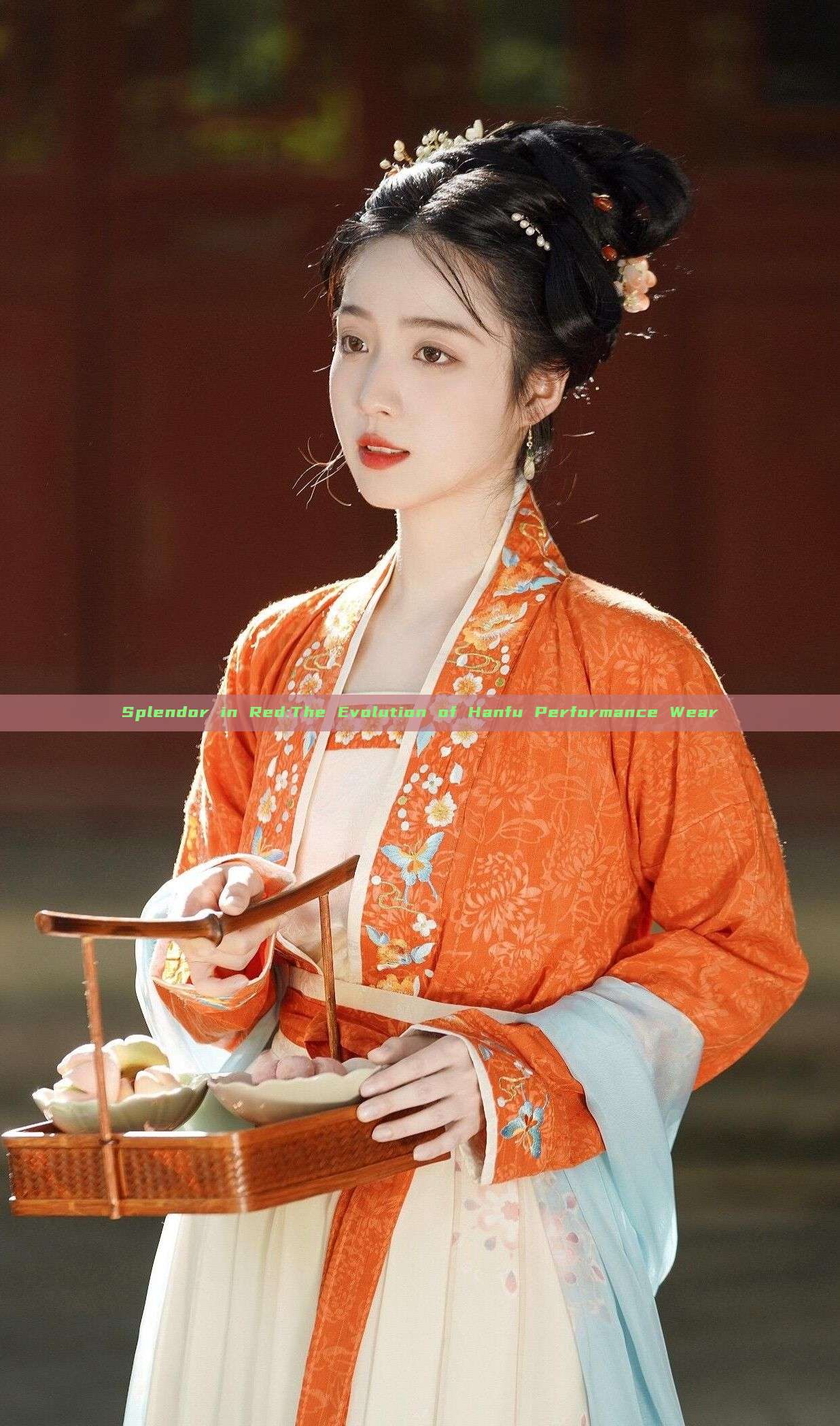 Splendor in Red:The Evolution of Hanfu Performance Wear Splendor in Red:The Evolution of Hanfu Performance Wear