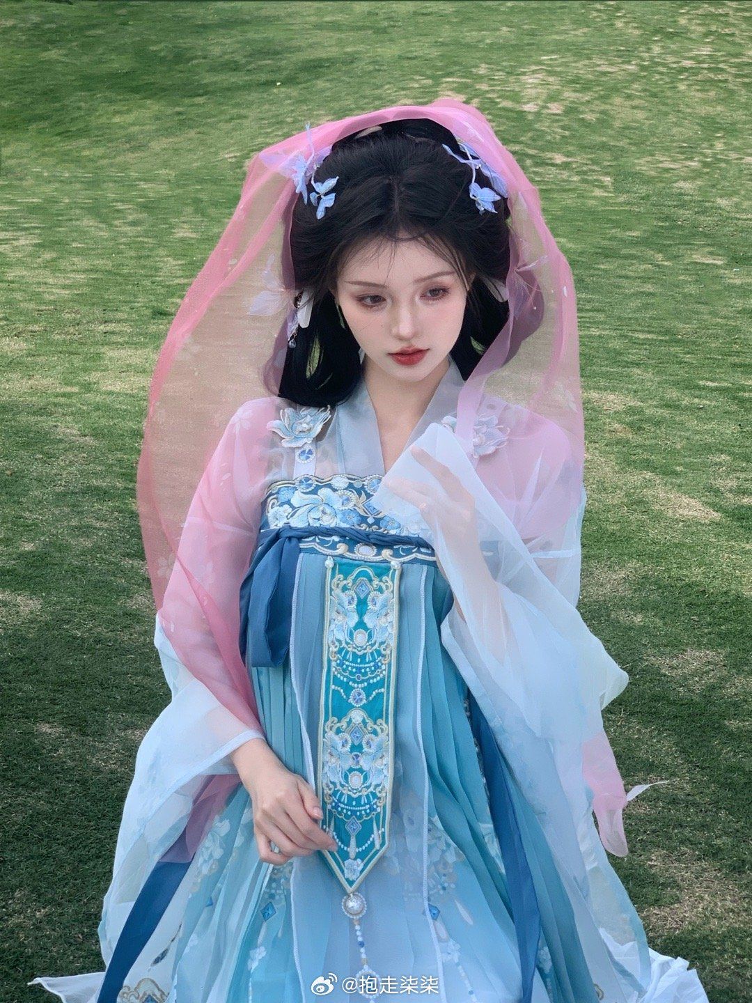 Traditional Cheongsam Fashion:Embracing the Elegance of Qipao Hair Accessories and Jewelry Traditional Cheongsam Fashion:Embracing the Elegance of Qipao Hair Accessories and Jewelry