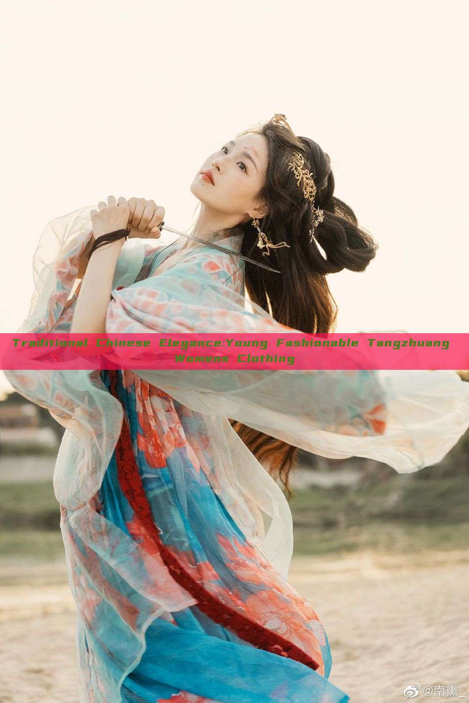 Traditional Chinese Elegance:Young Fashionable Tangzhuang Womens Clothing