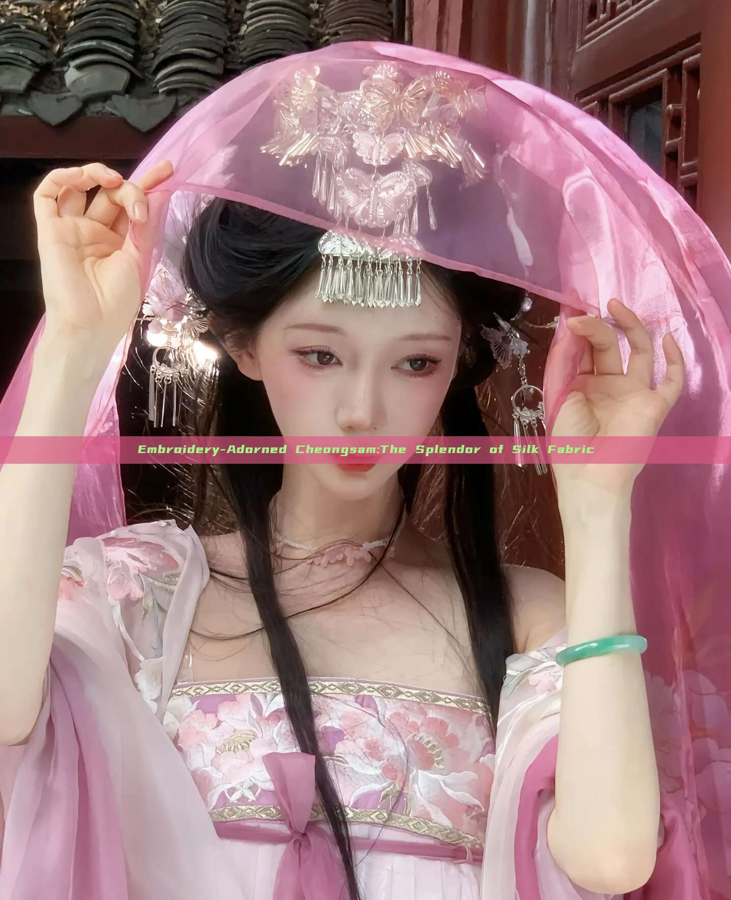 Embroidery-Adorned Cheongsam:The Splendor of Silk Fabric Embroidery-Adorned Cheongsam:The Splendor of Silk Fabric