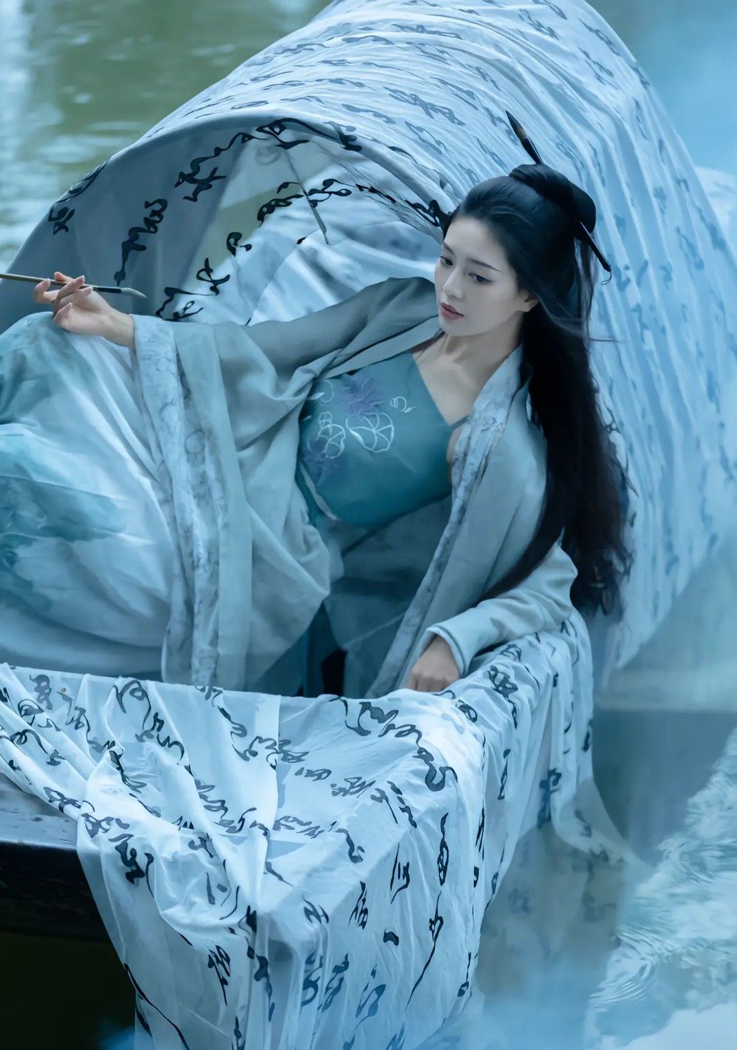 The Splendor of Horseface Skirt:The Story of Jingyuns Dyes and the Qinhui Waterfront The Splendor of Horseface Skirt:The Story of Jingyuns Dyes and the Qinhui Waterfront