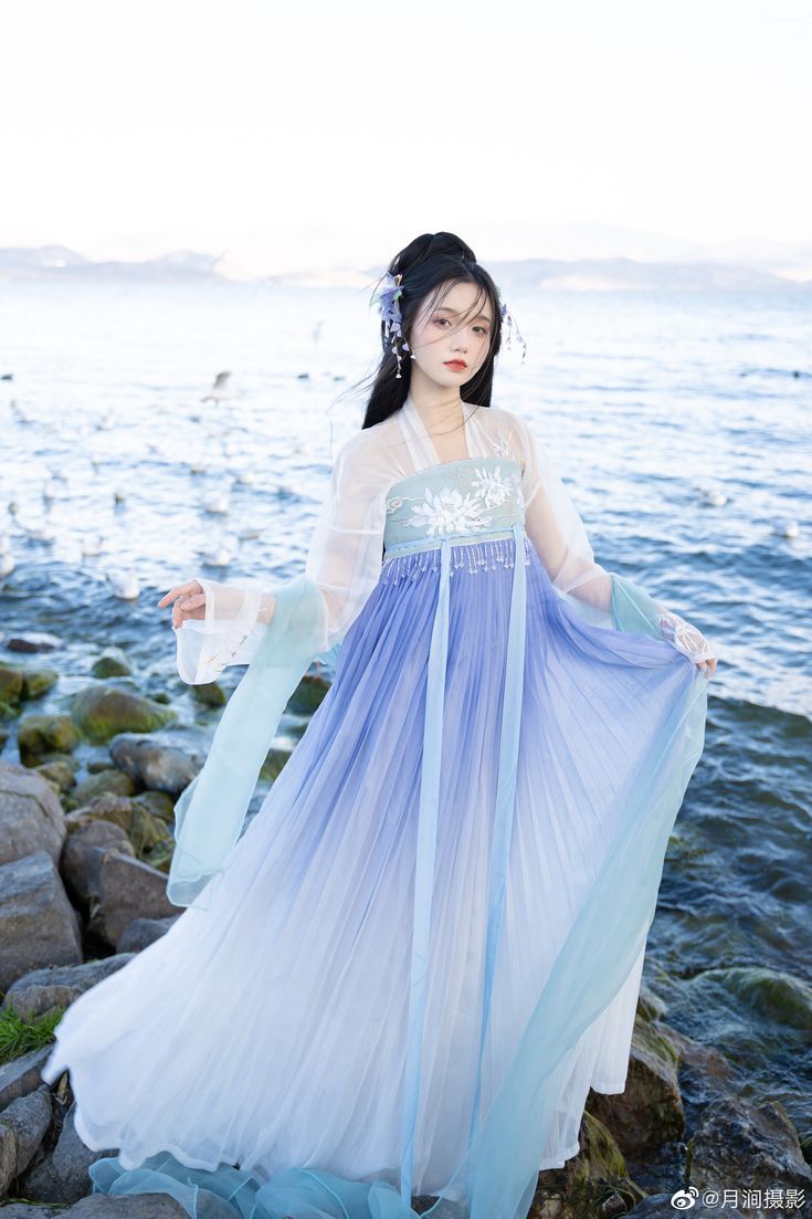 The Enchanting Lan Ruotangs Horseface Skirt:A Closer Look into Traditional Chinese Fashion The Enchanting Lan Ruotangs Horseface Skirt:A Closer Look into Traditional Chinese Fashion
