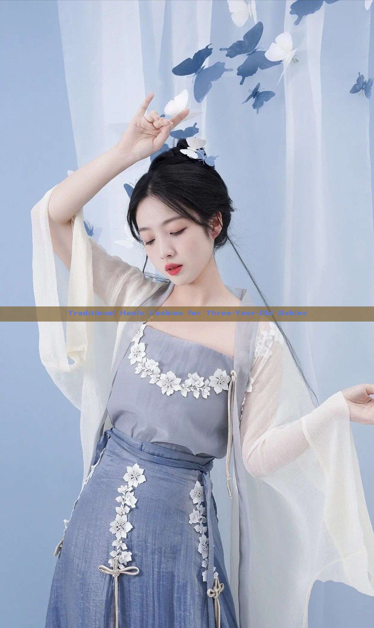 Traditional Hanfu Fashion for Three-Year-Old Babies Traditional Hanfu Fashion for Three-Year-Old Babies