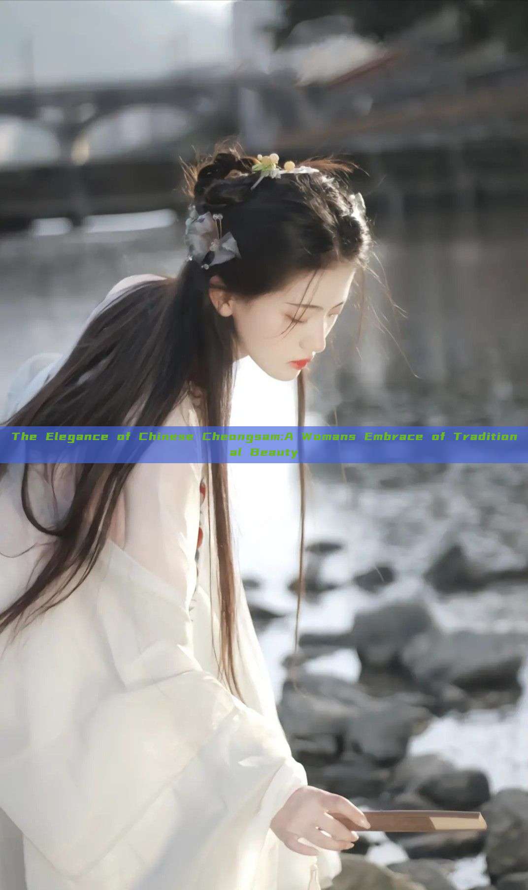 The Elegance of Chinese Cheongsam:A Womans Embrace of Traditional Beauty The Elegance of Chinese Cheongsam:A Womans Embrace of Traditional Beauty
