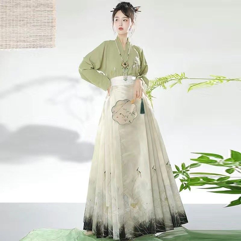Blooming Beauty in Traditional Hanfu:The Flower-Adorned Collection Blooming Beauty in Traditional Hanfu:The Flower-Adorned Collection