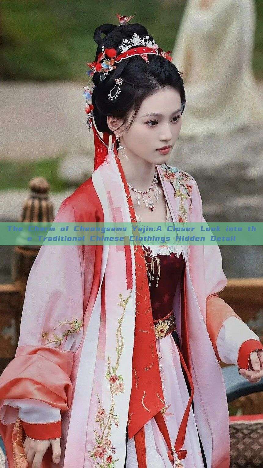 The Charm of Cheongsams Yajin:A Closer Look into the Traditional Chinese Clothings Hidden Detail The Charm of Cheongsams Yajin:A Closer Look into the Traditional Chinese Clothings Hidden Detail