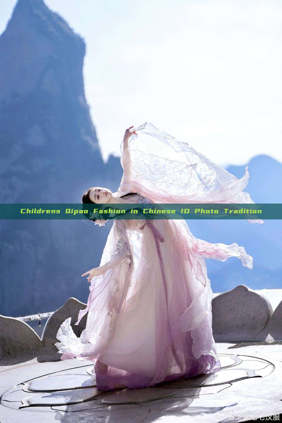 Childrens Qipao Fashion in Chinese ID Photo Tradition Childrens Qipao Fashion in Chinese ID Photo Tradition