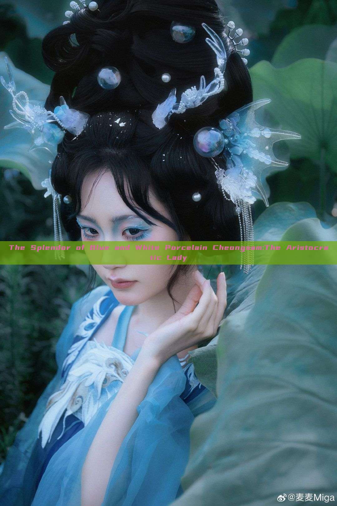 The Splendor of Blue and White Porcelain Cheongsam:The Aristocratic Lady The Splendor of Blue and White Porcelain Cheongsam:The Aristocratic Lady