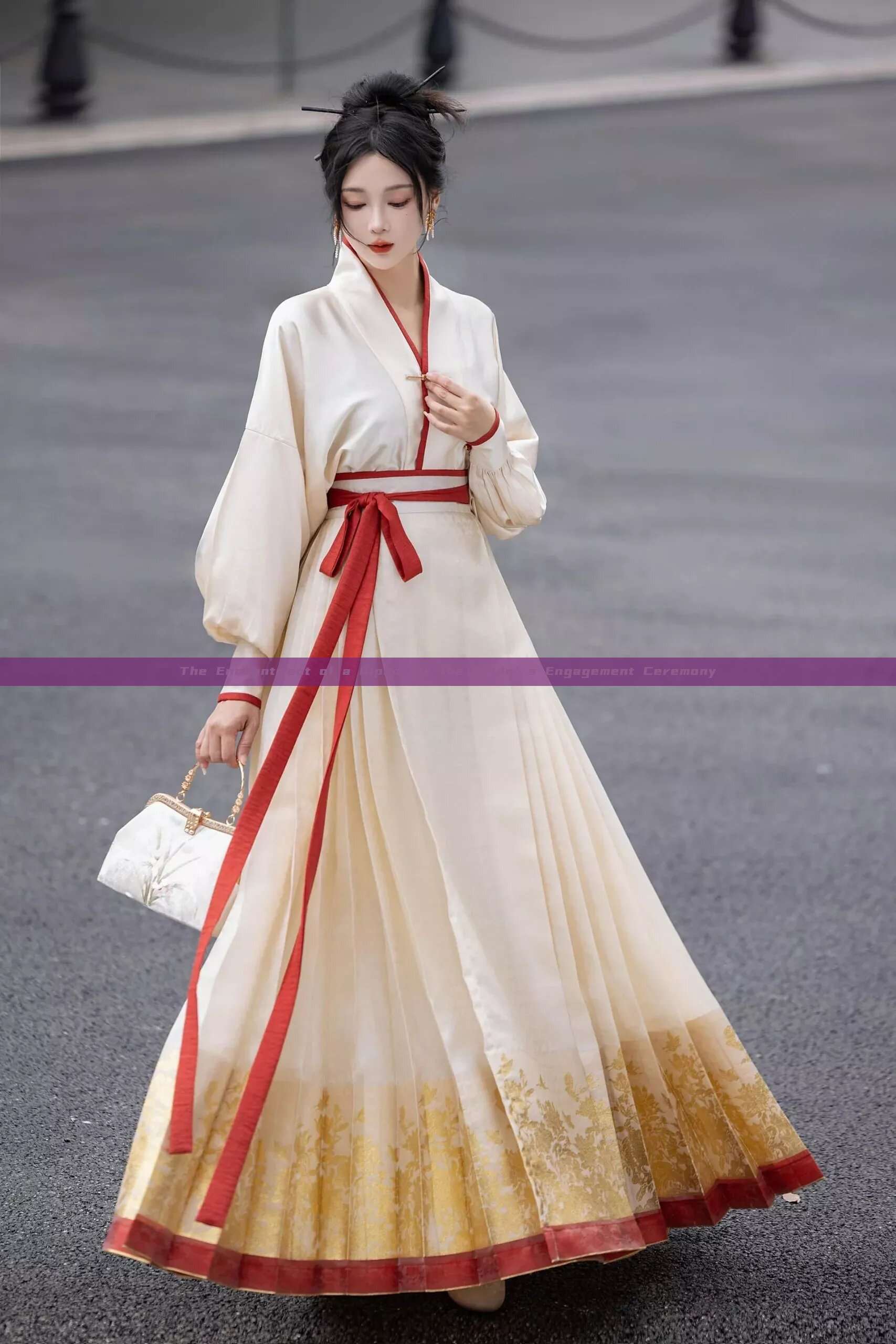 The Enchantment of a Qipao for the Bride’s Engagement Ceremony The Enchantment of a Qipao for the Bride’s Engagement Ceremony