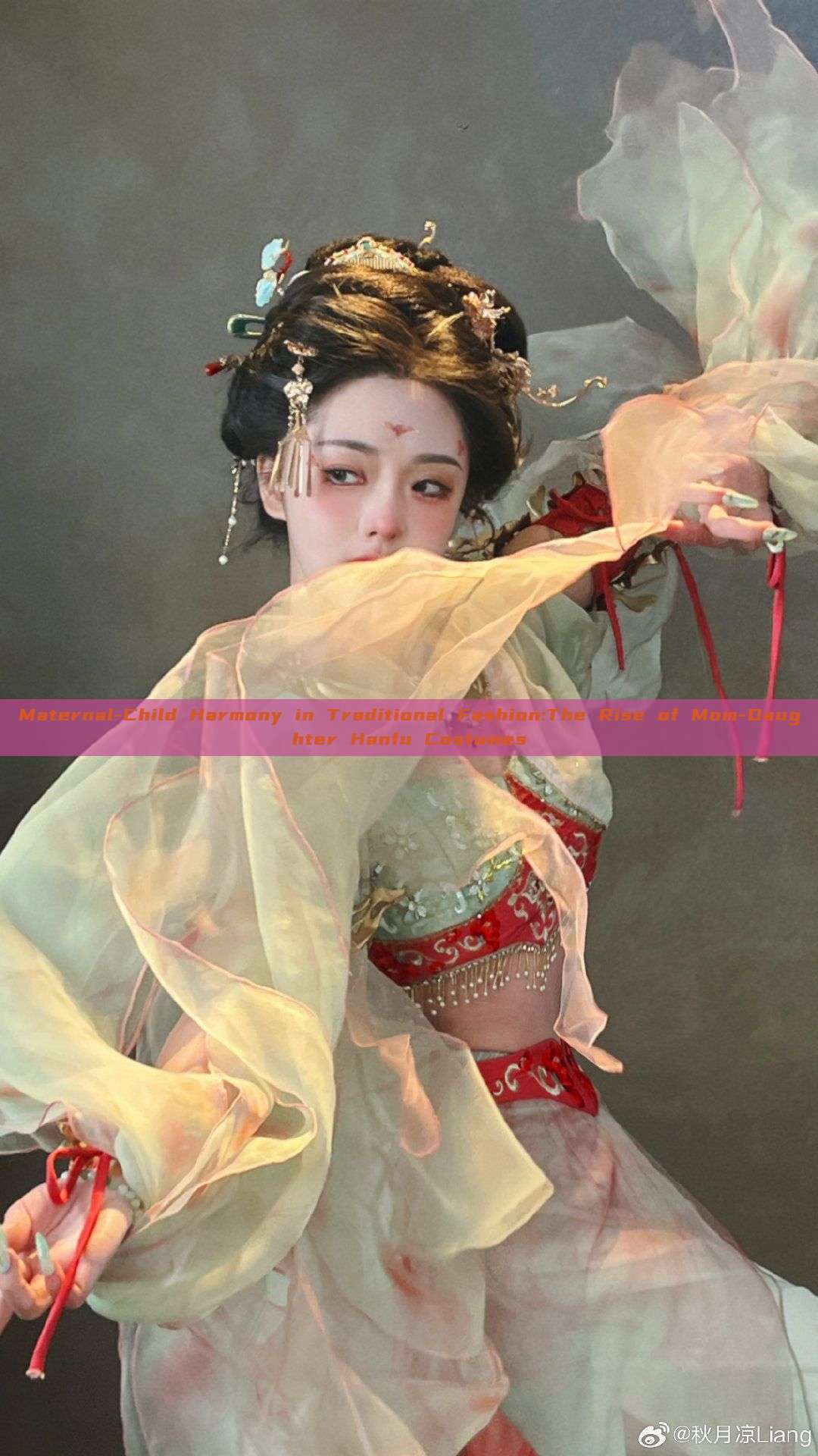 Maternal-Child Harmony in Traditional Fashion:The Rise of Mom-Daughter Hanfu Costumes Maternal-Child Harmony in Traditional Fashion:The Rise of Mom-Daughter Hanfu Costumes
