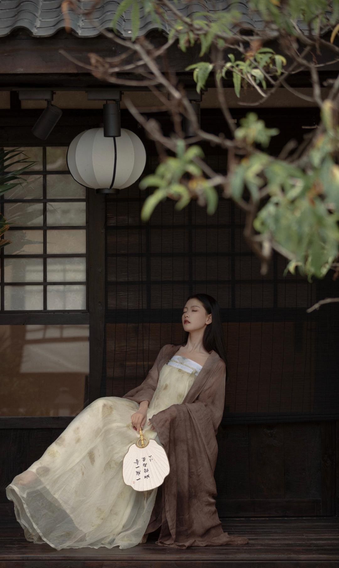 Effortless Convenience:The Rise of Cheongsam-Style Sleepwear with Easy-to-wear and No-fuss Design Effortless Convenience:The Rise of Cheongsam-Style Sleepwear with Easy-to-wear and No-fuss Design