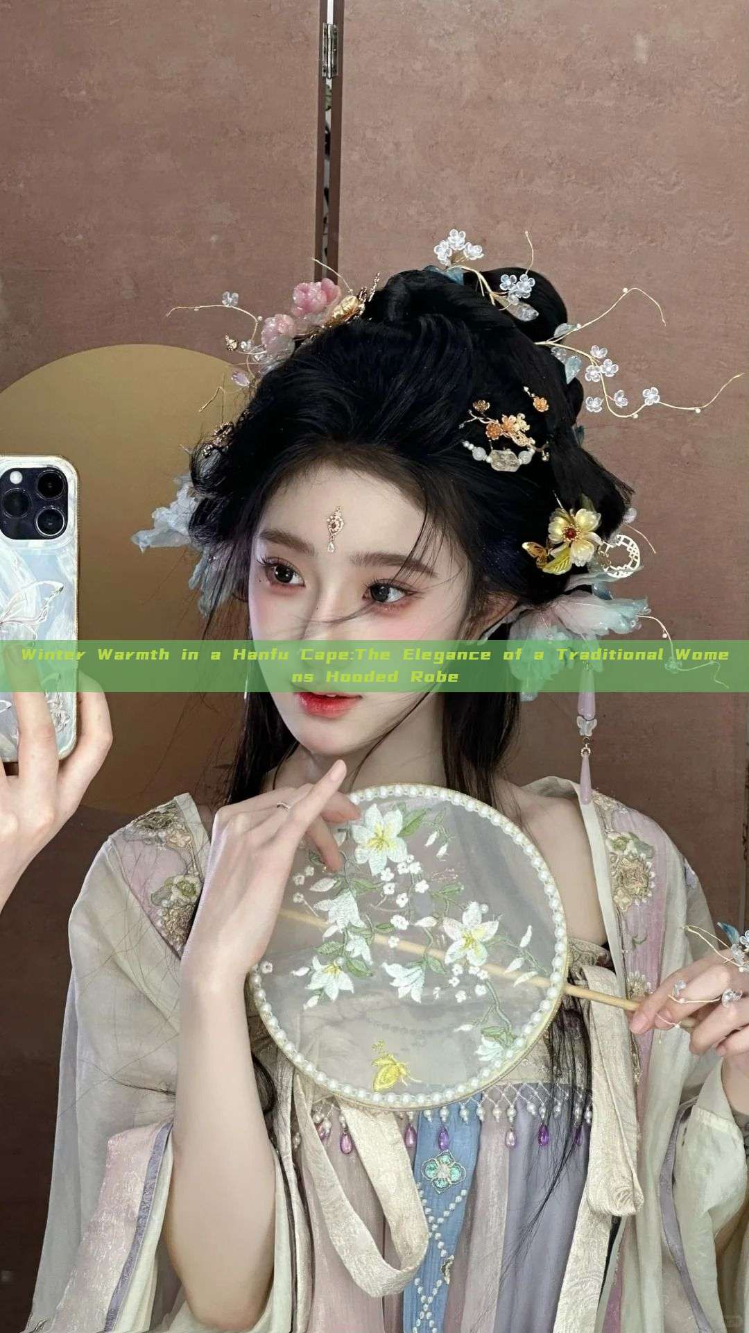 Winter Warmth in a Hanfu Cape:The Elegance of a Traditional Womens Hooded Robe Winter Warmth in a Hanfu Cape:The Elegance of a Traditional Womens Hooded Robe