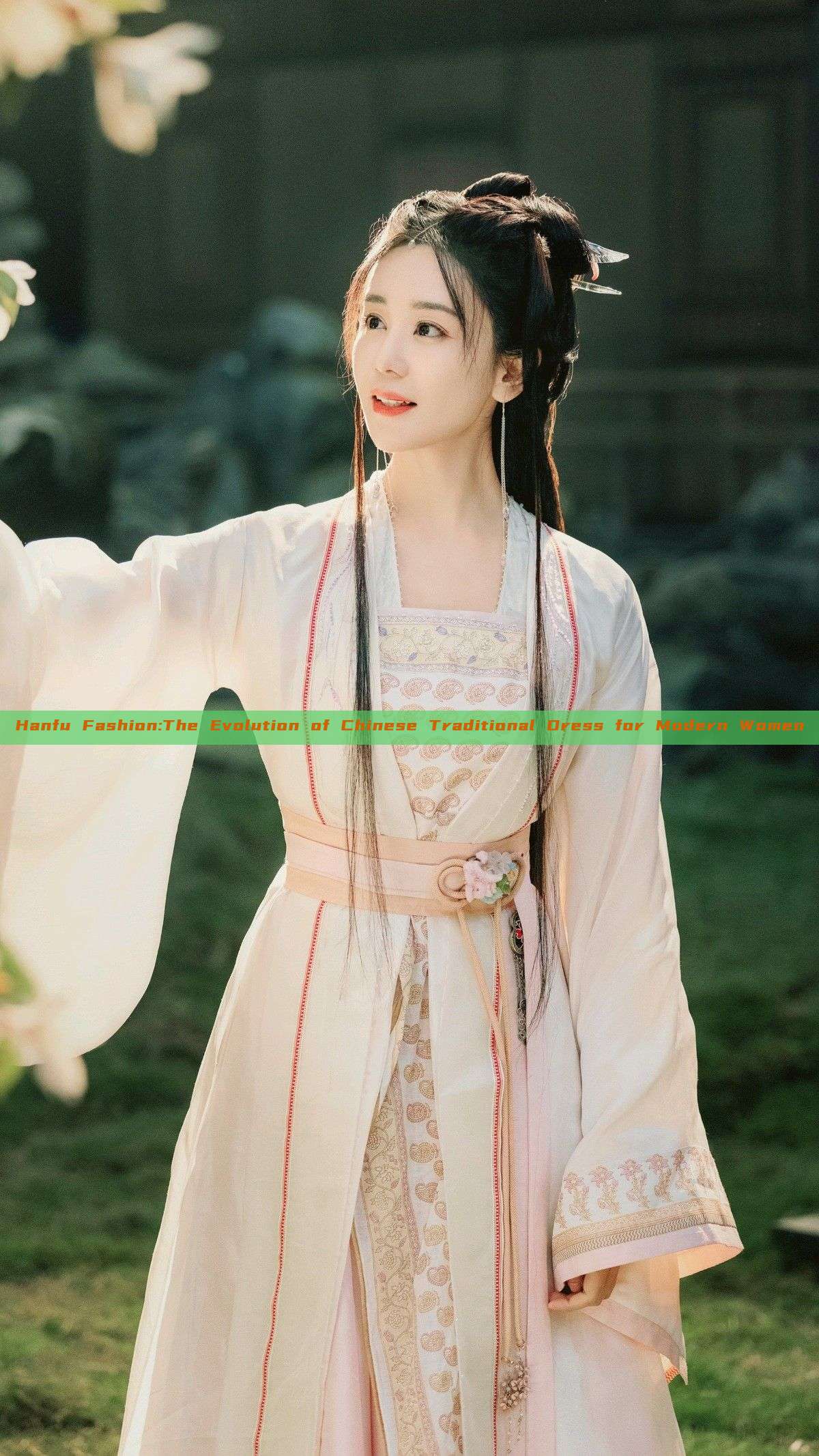 Hanfu Fashion:The Evolution of Chinese Traditional Dress for Modern Women