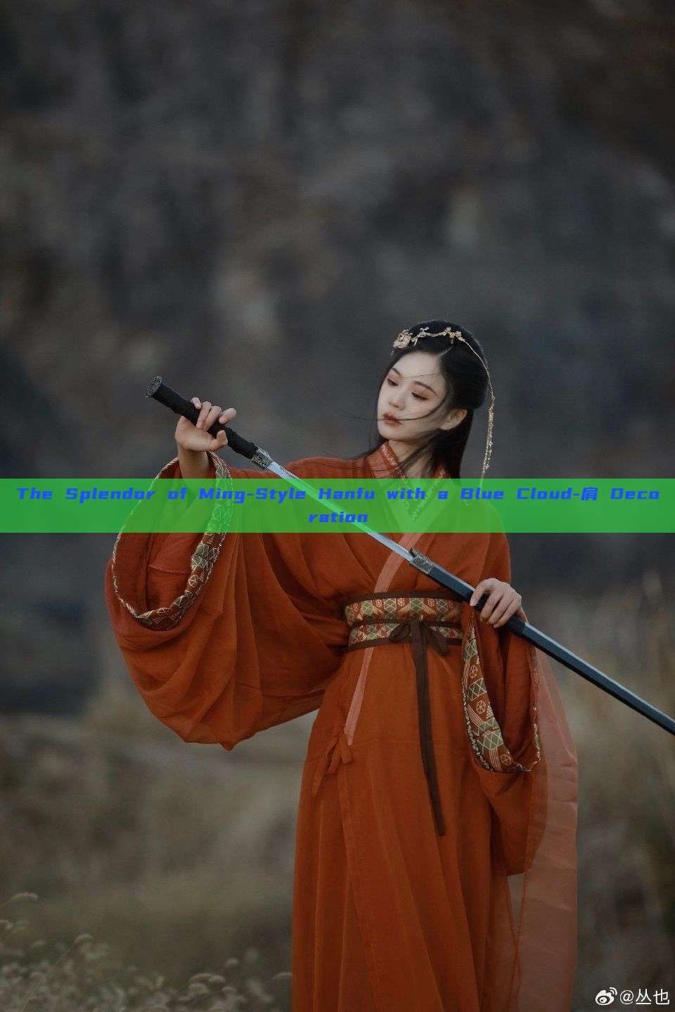 The Splendor of Ming-Style Hanfu with a Blue Cloud-肩 Decoration The Splendor of Ming-Style Hanfu with a Blue Cloud-肩 Decoration